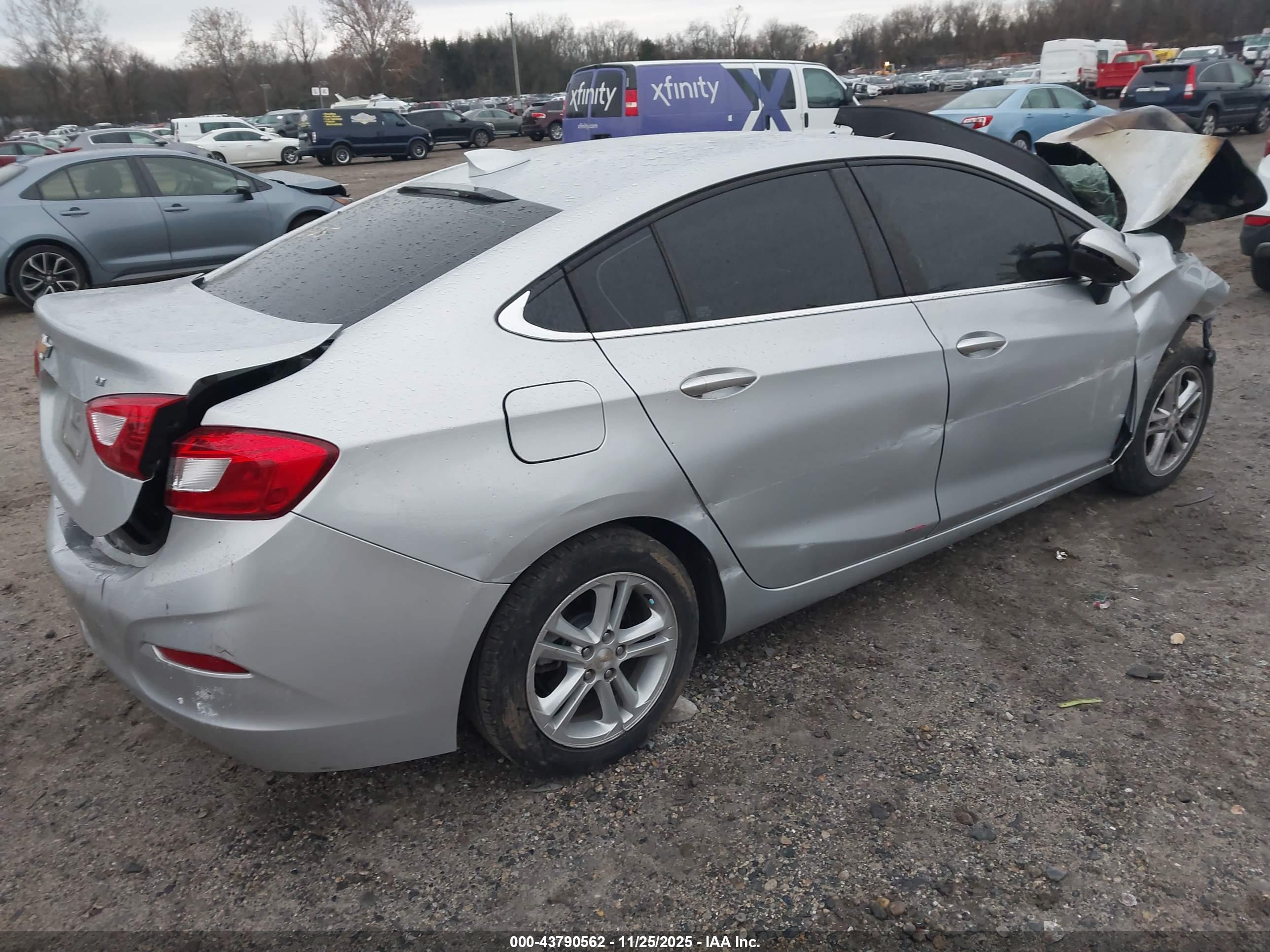 CHEVROLET CRUZE image 4