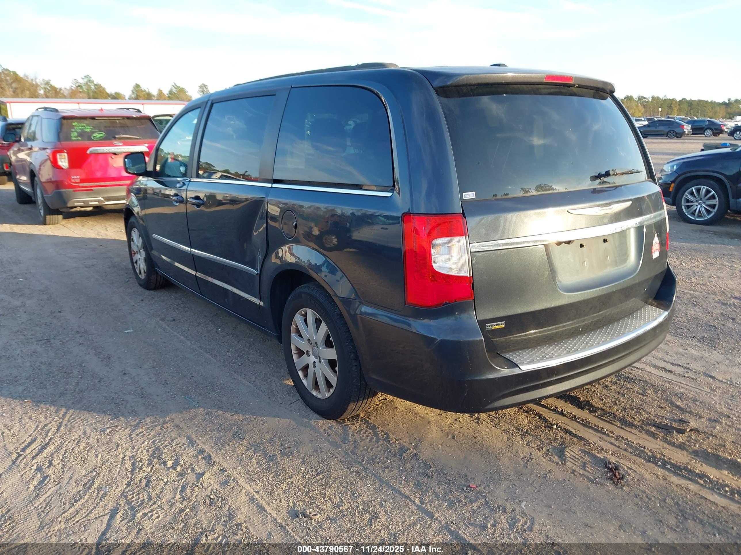 CHRYSLER TOWN image 3