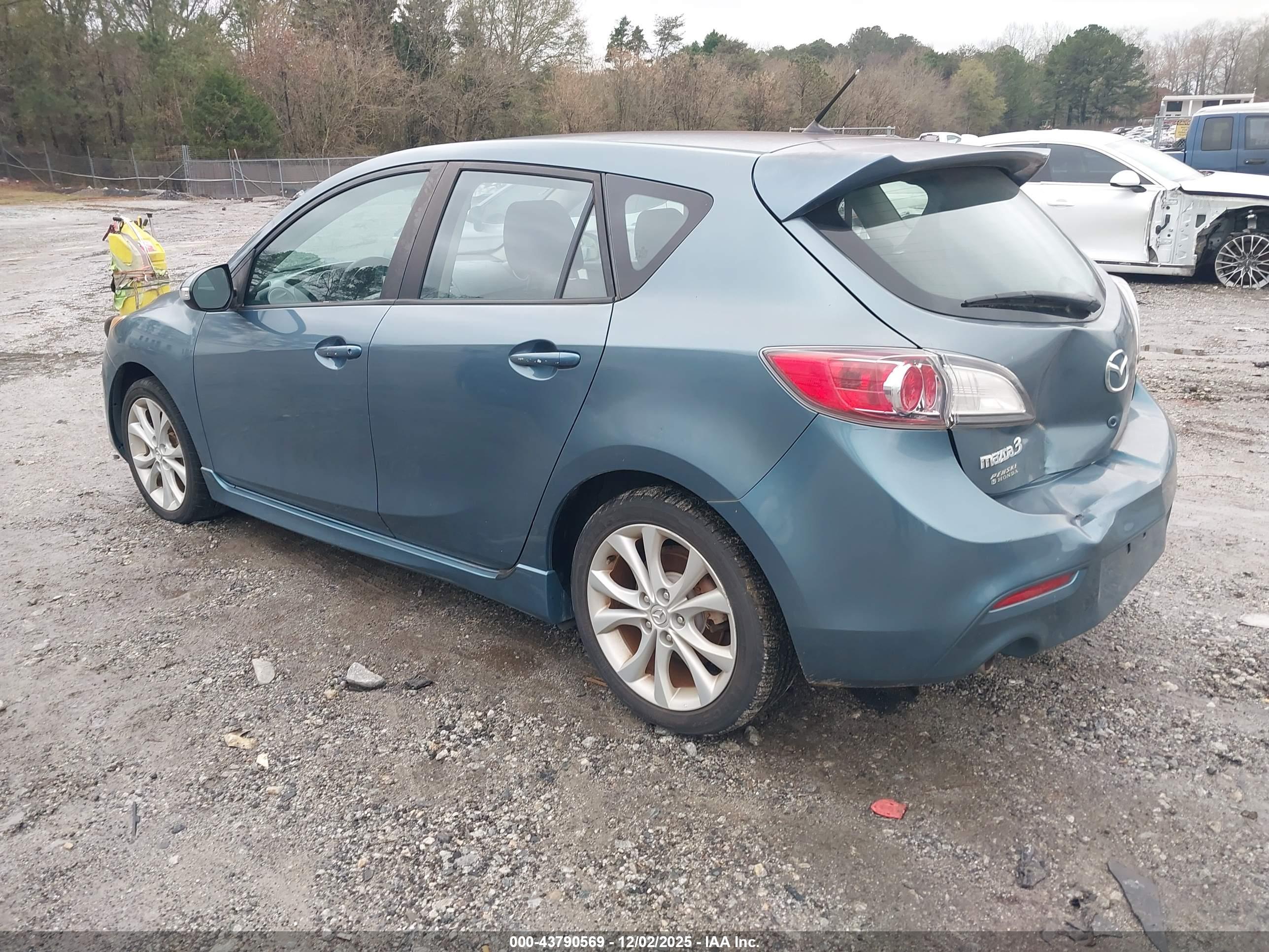 MAZDA MAZDA3 image 3