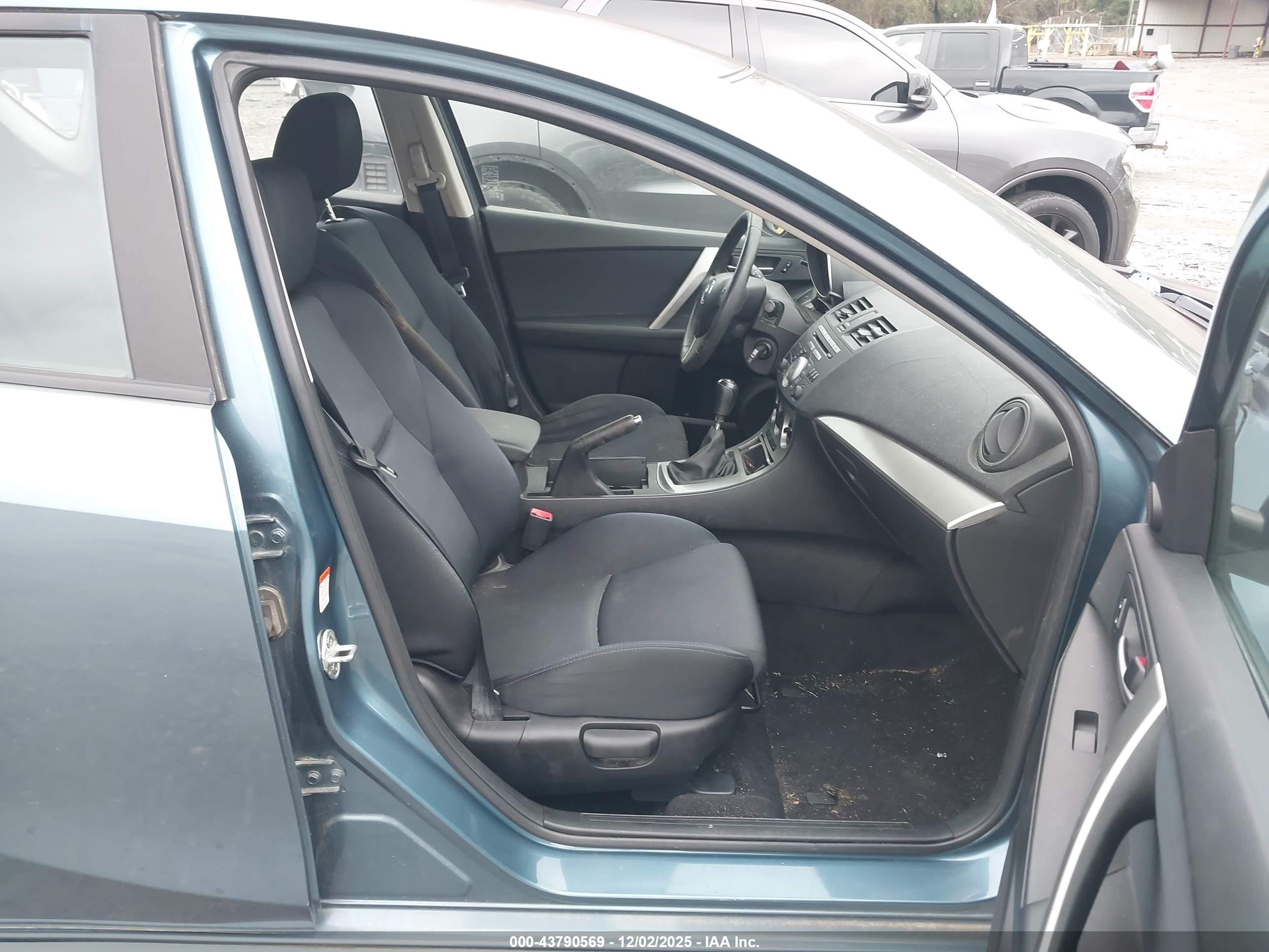 MAZDA MAZDA3 image 5