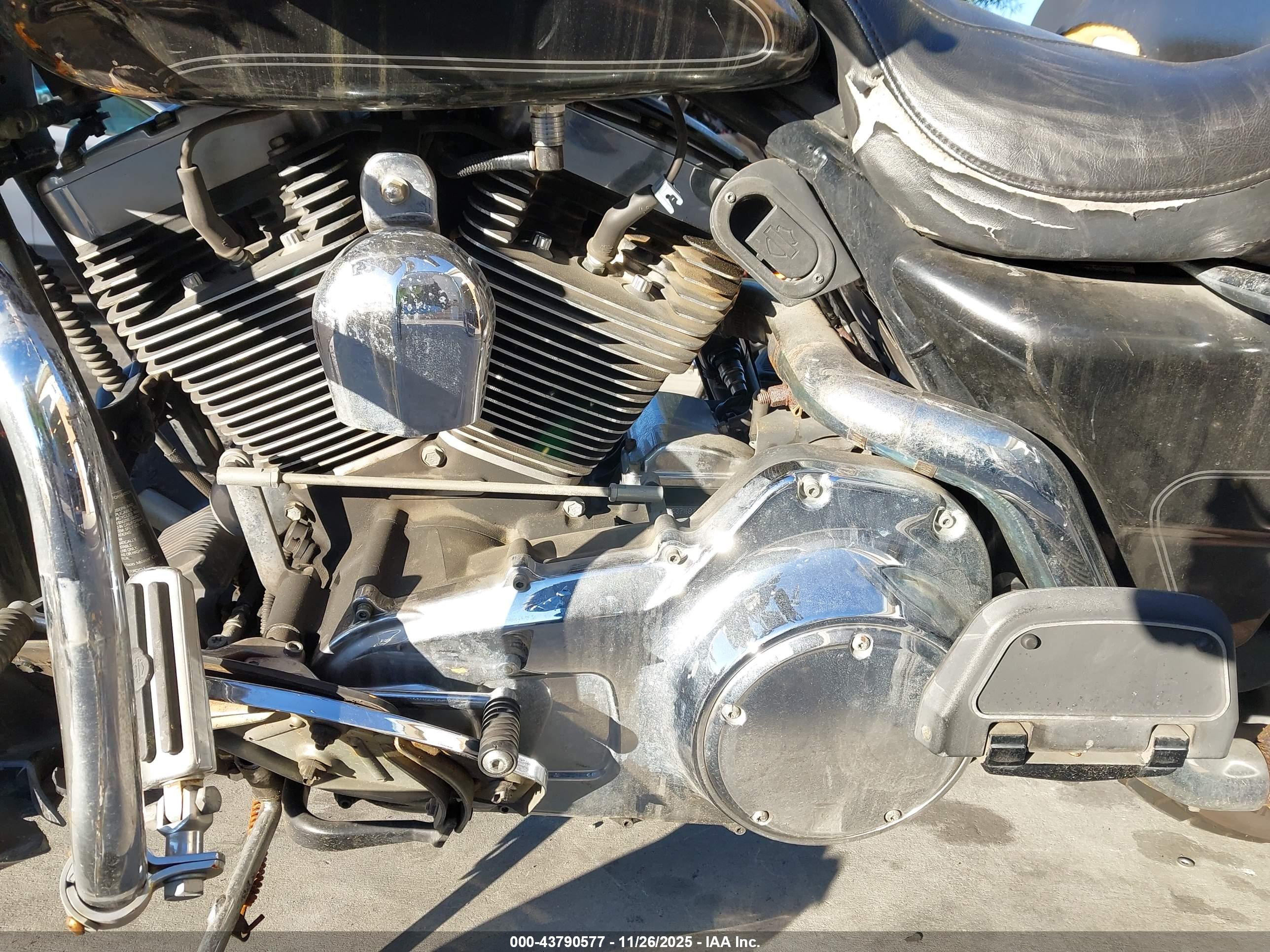 HARLEY-DAVIDSON FLHTCUI image 9