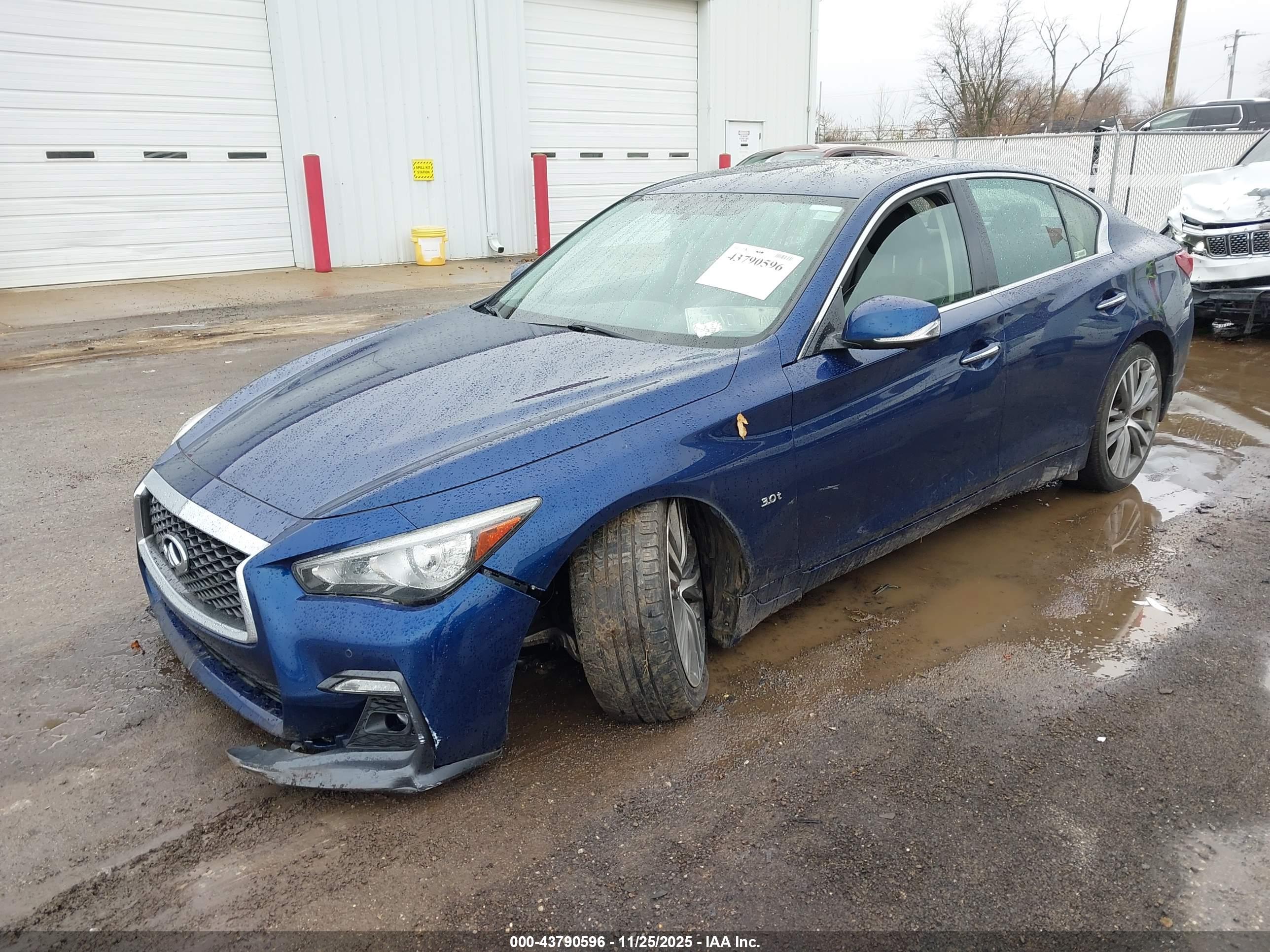INFINITI Q50 image 2