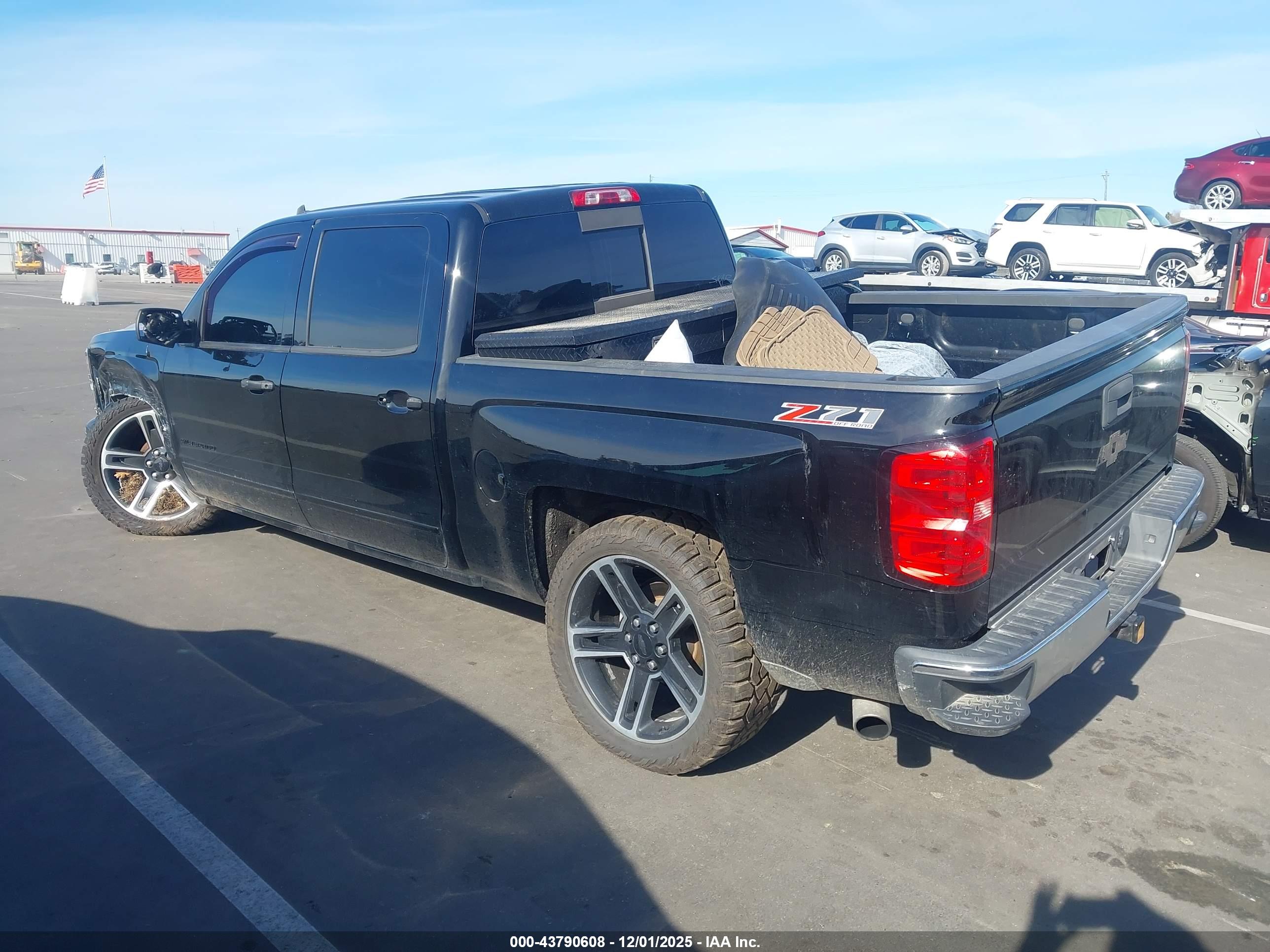 CHEVROLET SILVERADO image 3
