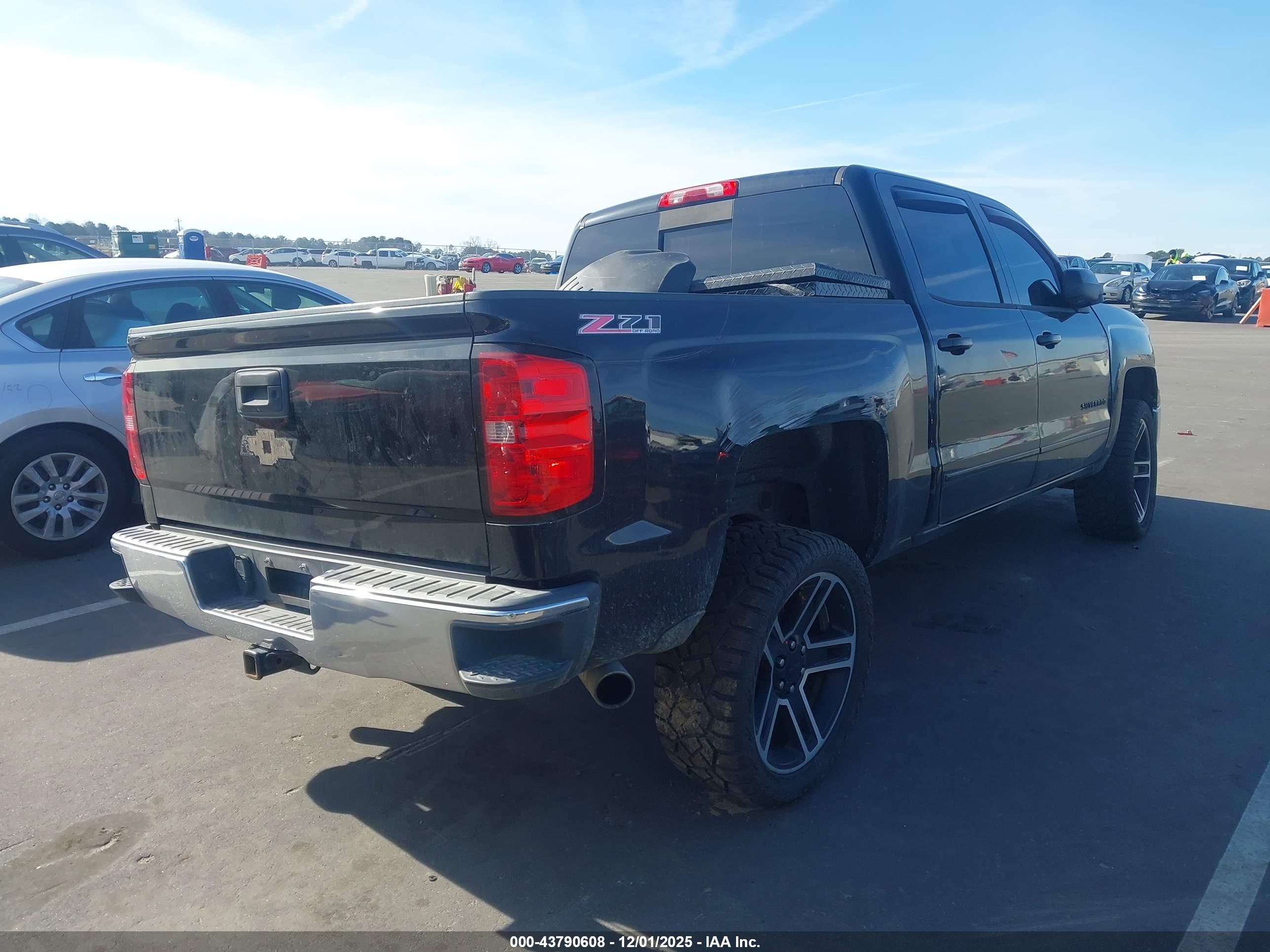 CHEVROLET SILVERADO image 4