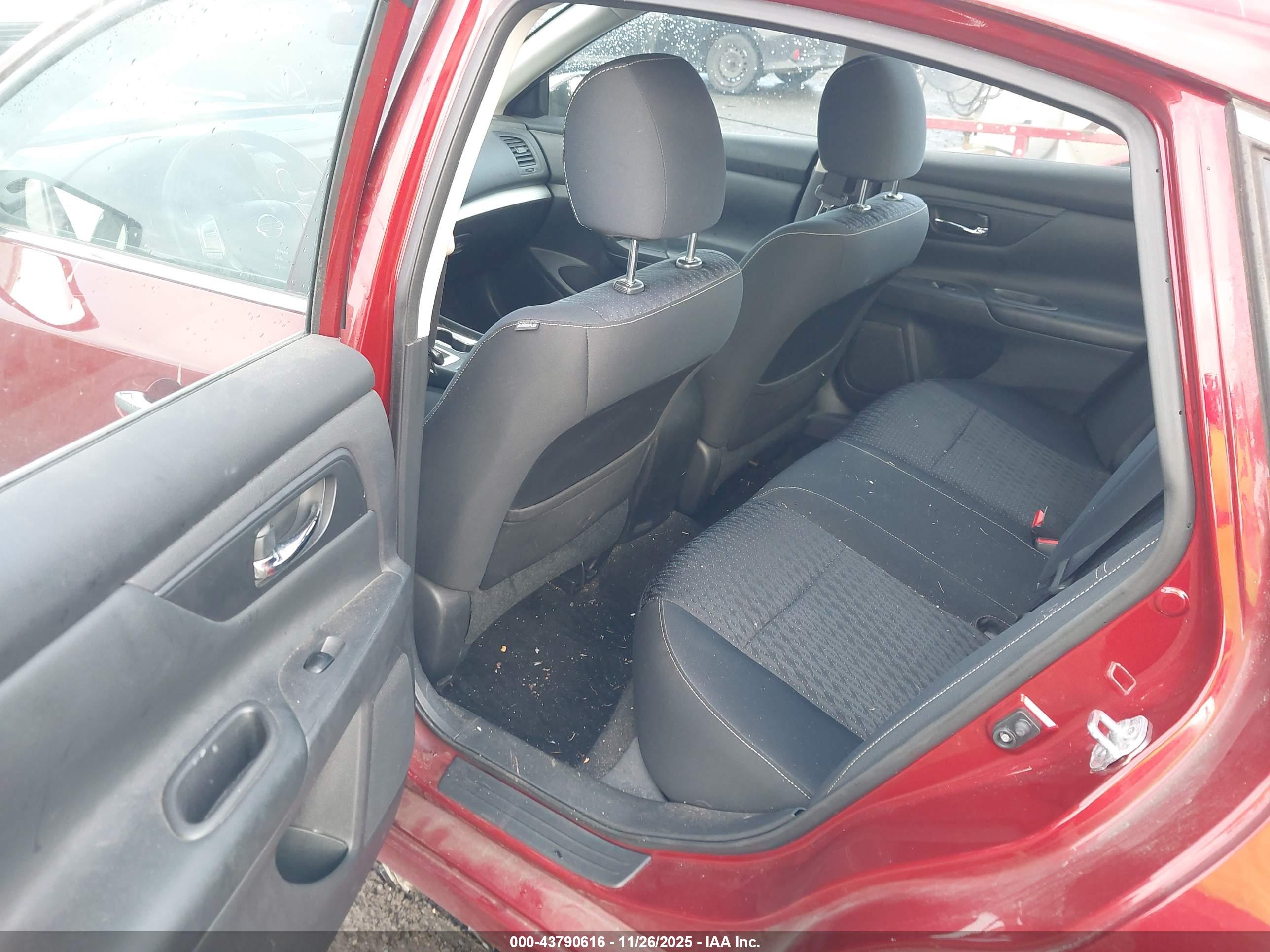 NISSAN ALTIMA image 8