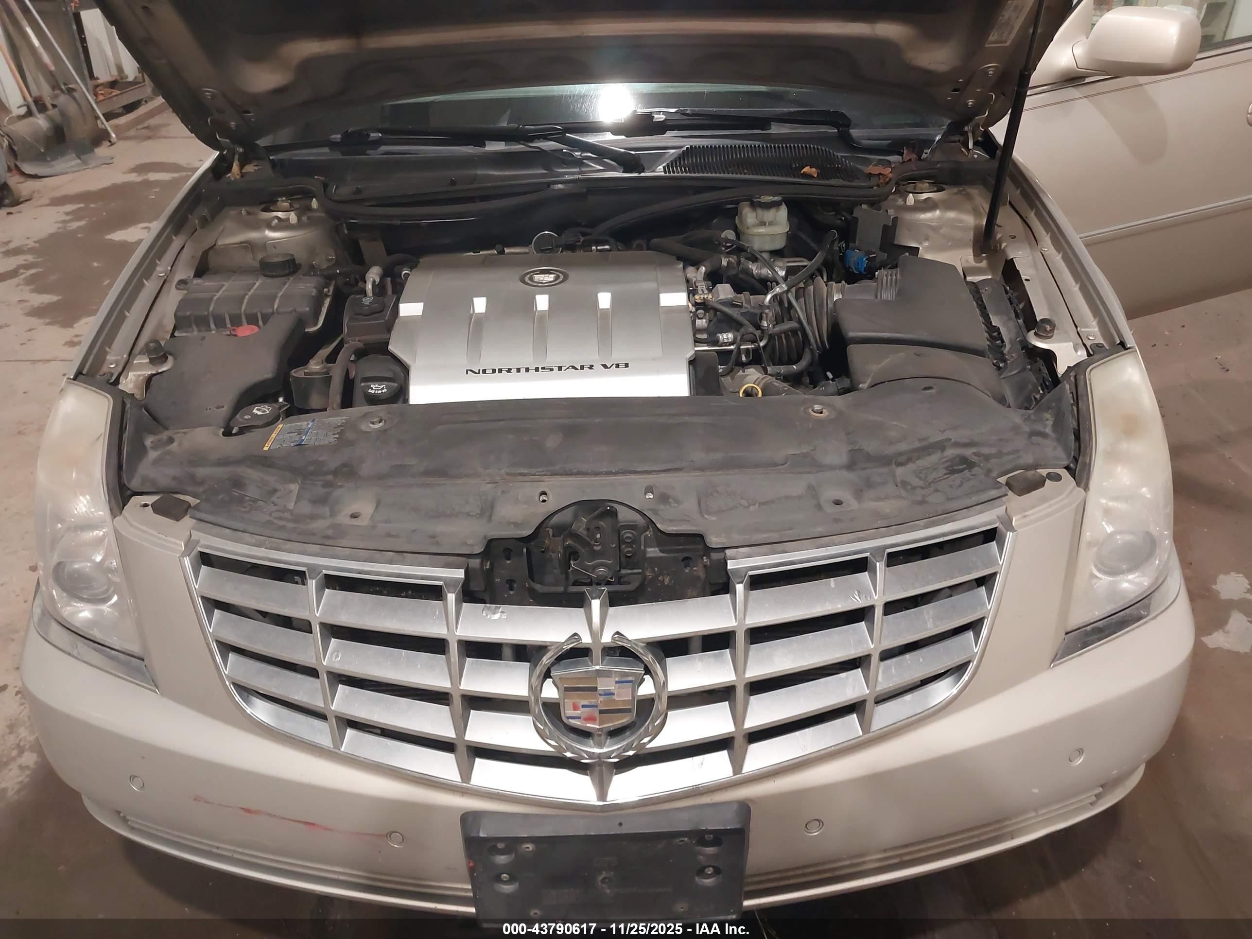CADILLAC DTS image 10