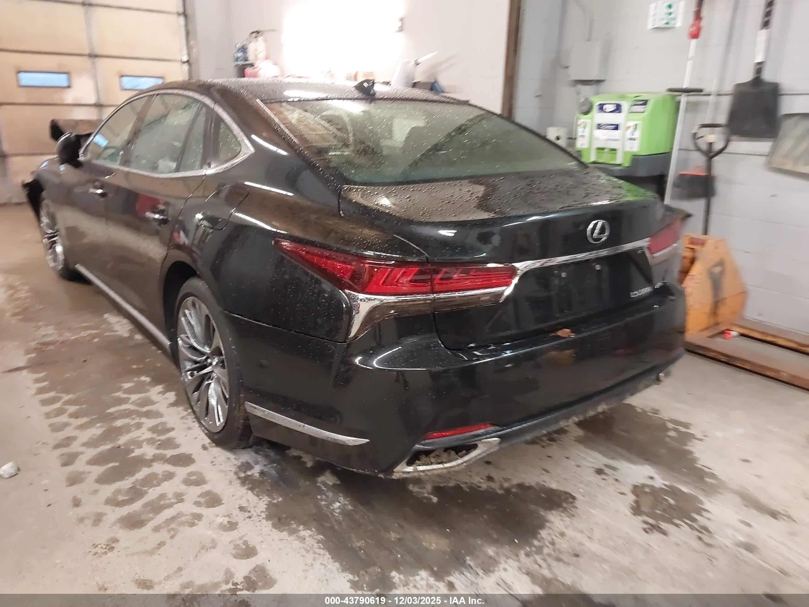 LEXUS LS image 3