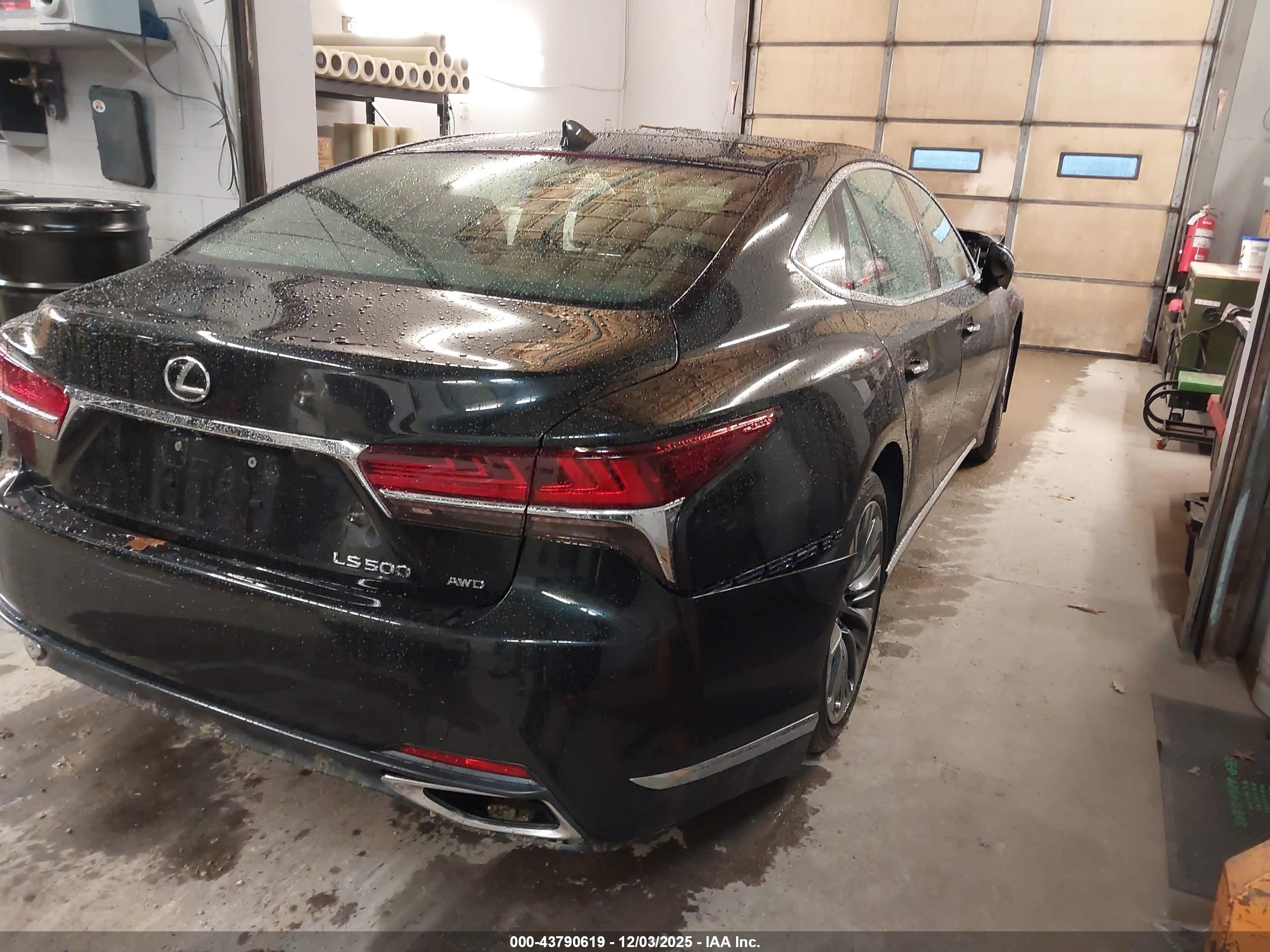 LEXUS LS image 4