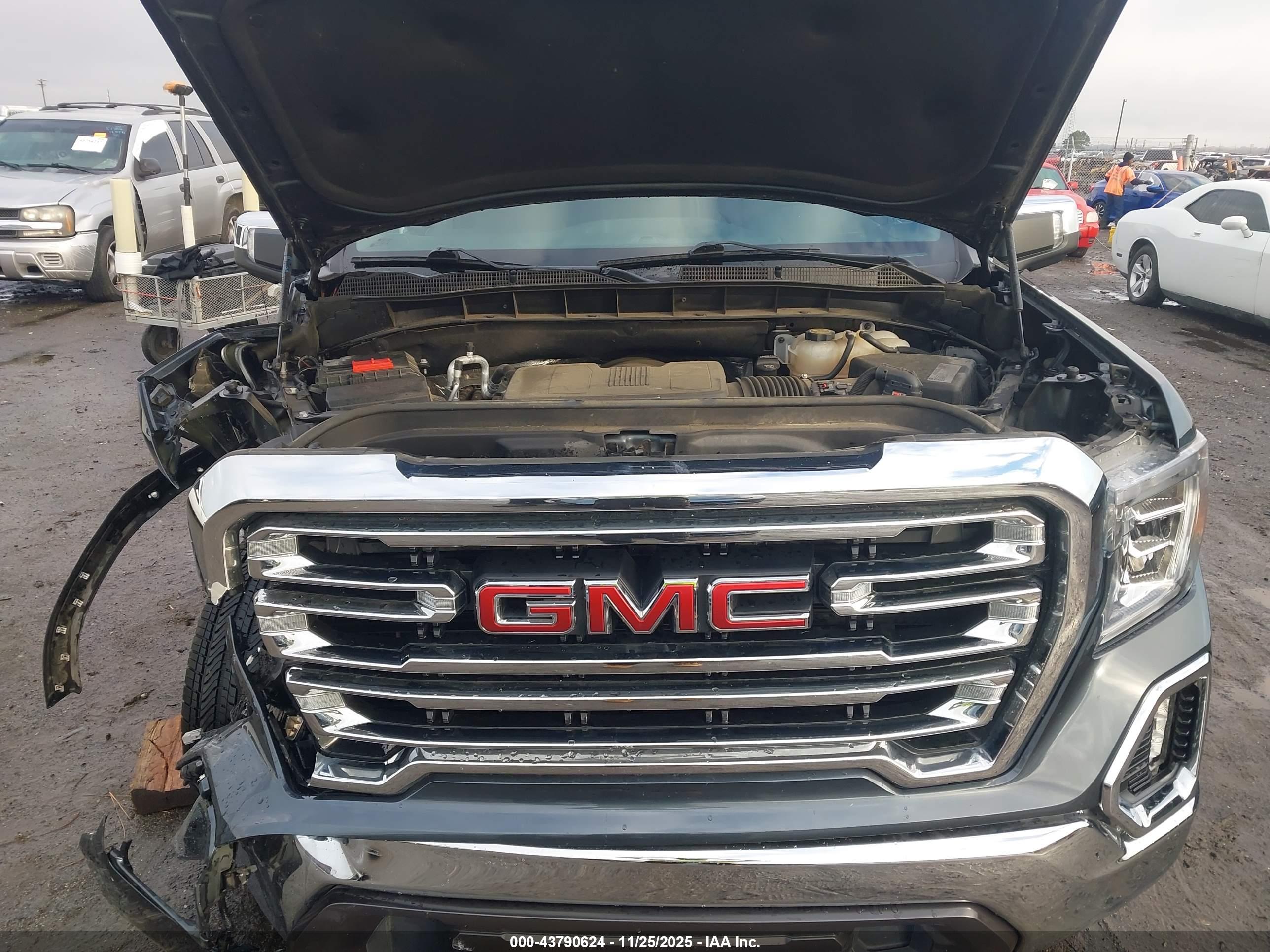 GMC SIERRA image 10