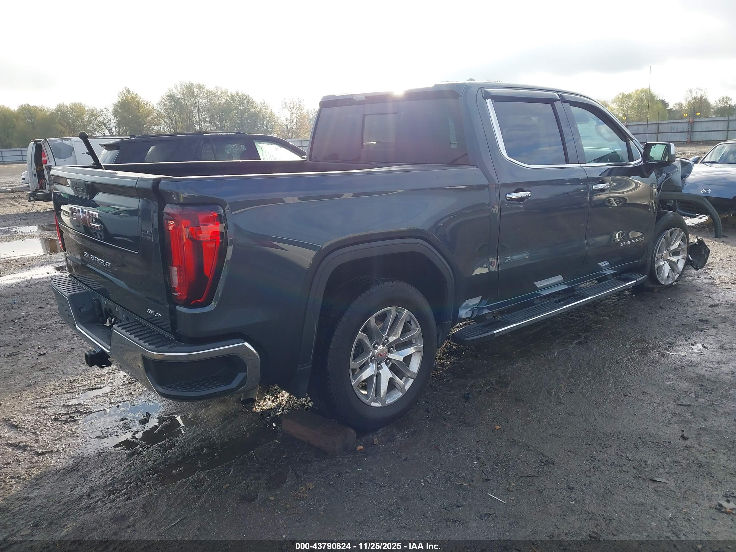 GMC SIERRA image 4