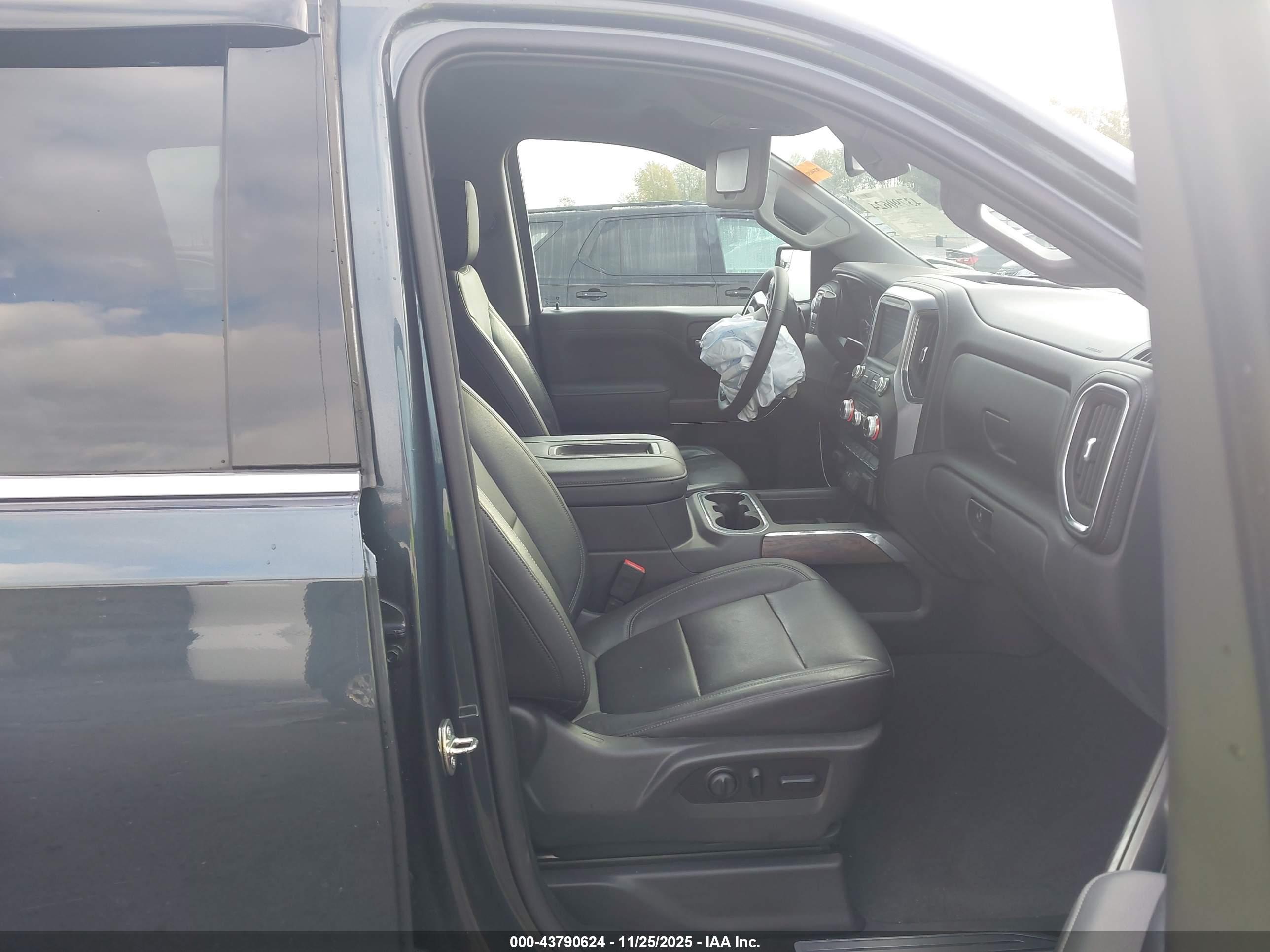 GMC SIERRA image 5