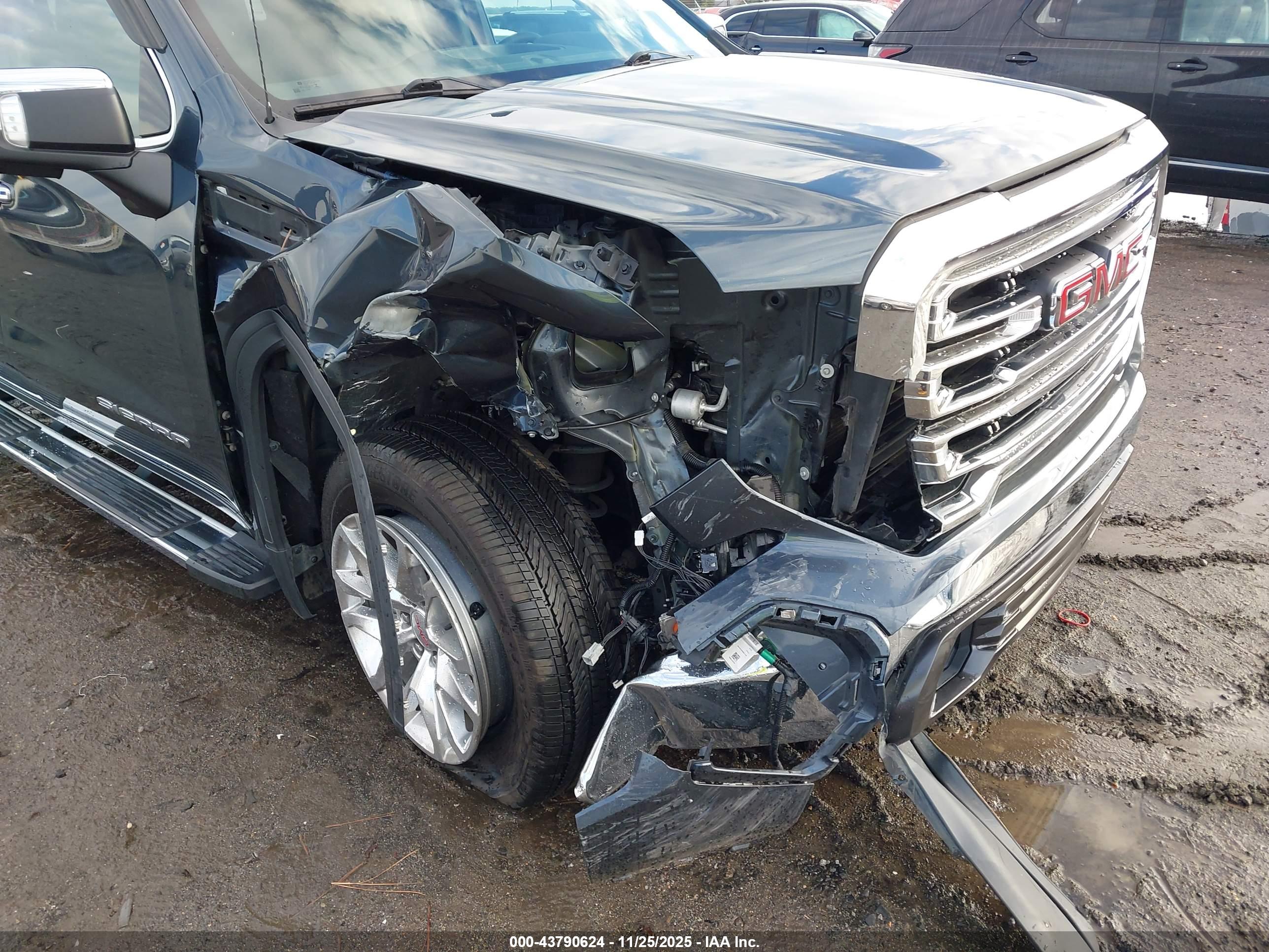 GMC SIERRA image 6