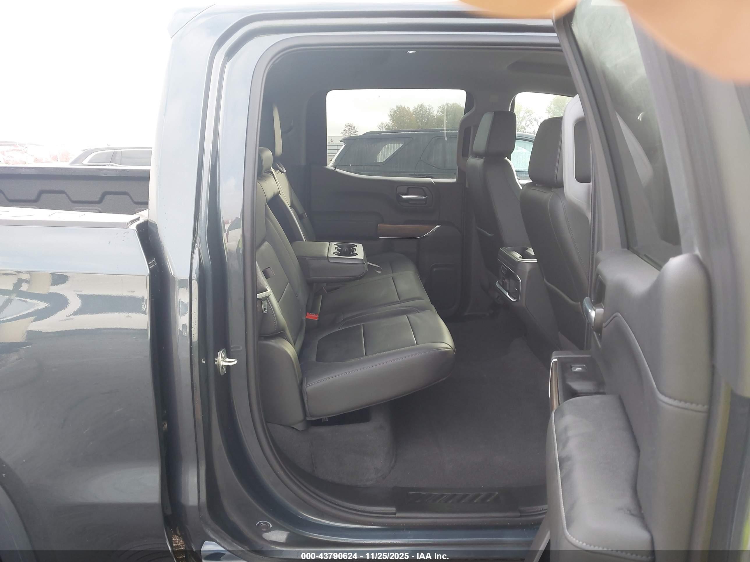 GMC SIERRA image 8