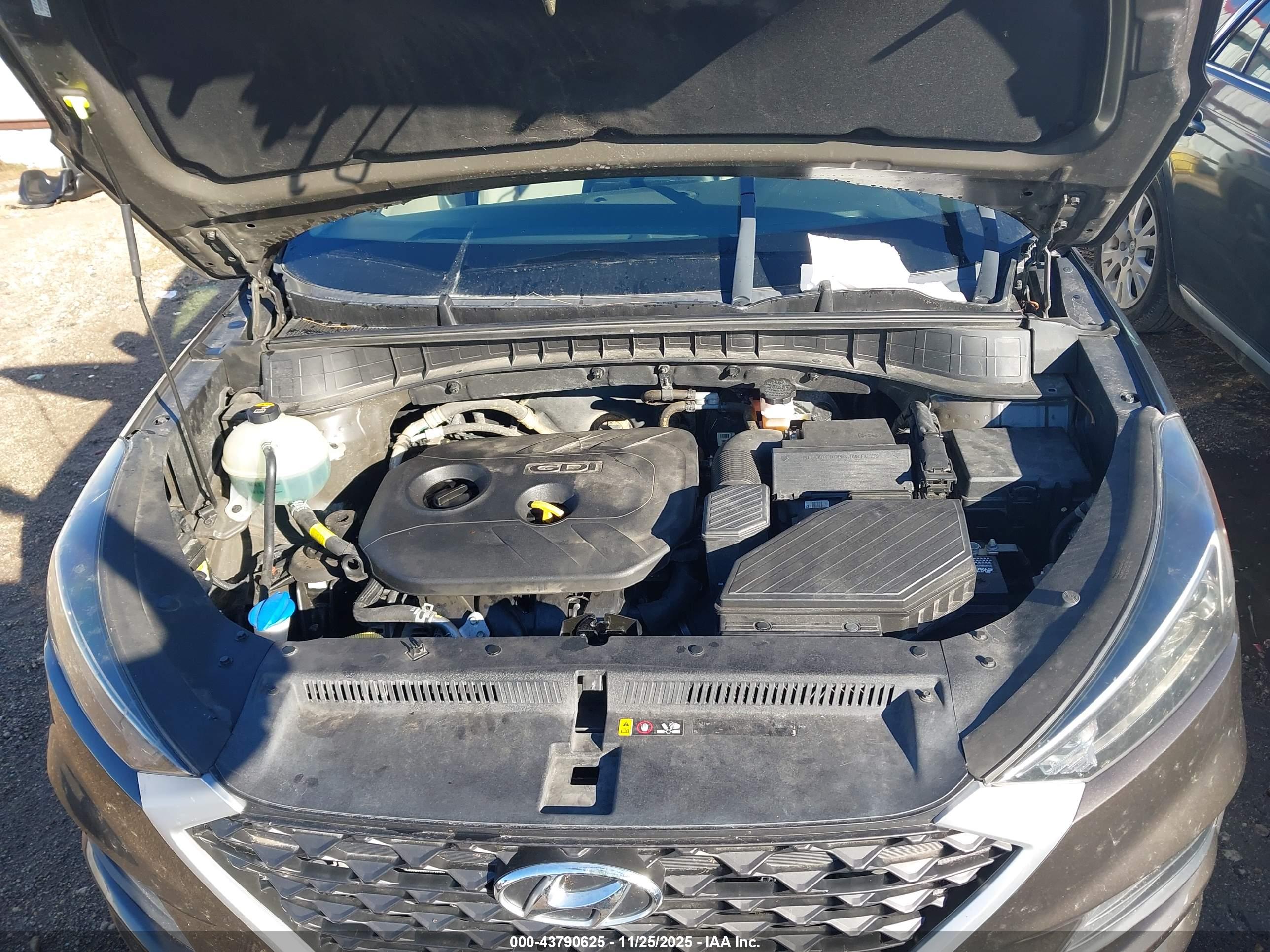 HYUNDAI TUCSON image 10