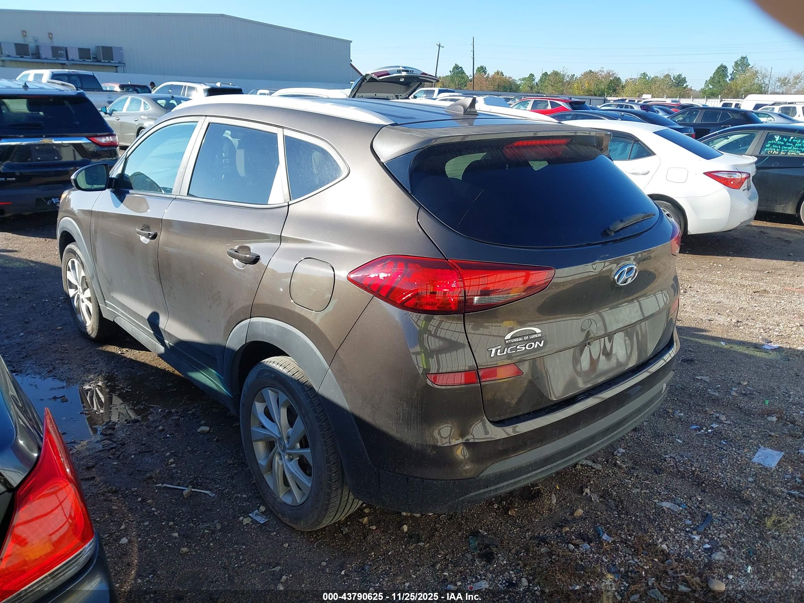 HYUNDAI TUCSON image 3