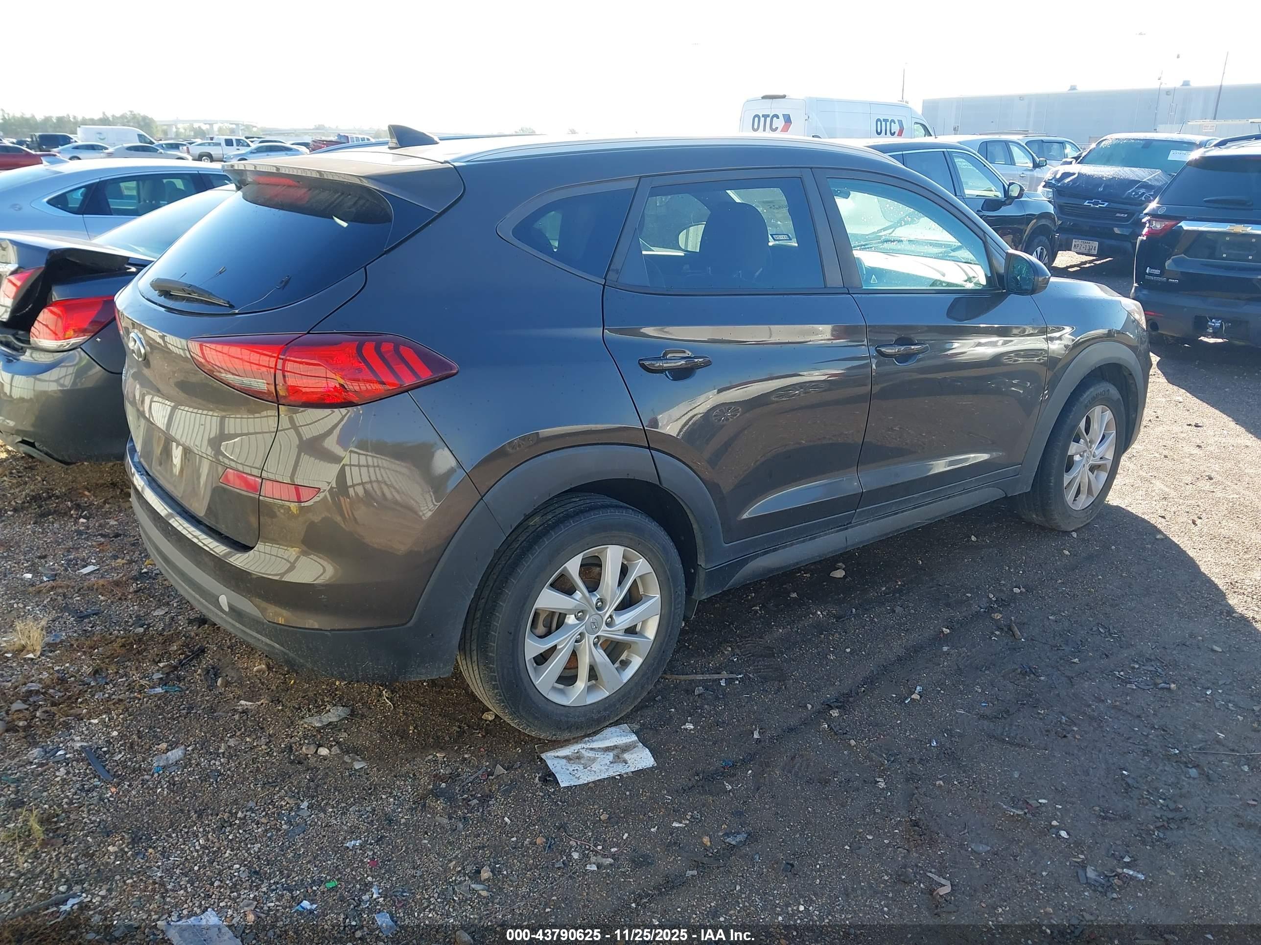 HYUNDAI TUCSON image 4