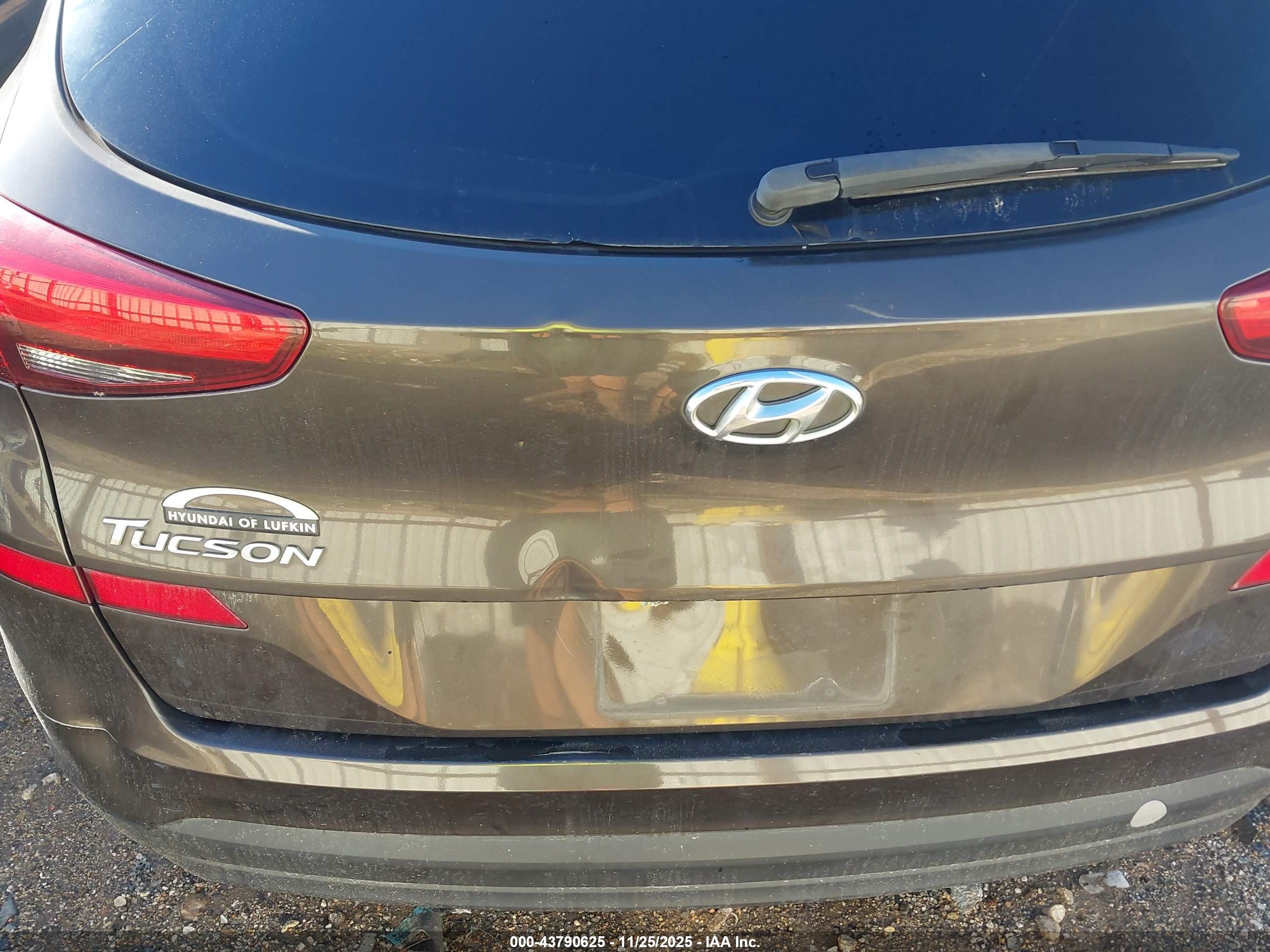 HYUNDAI TUCSON image 6