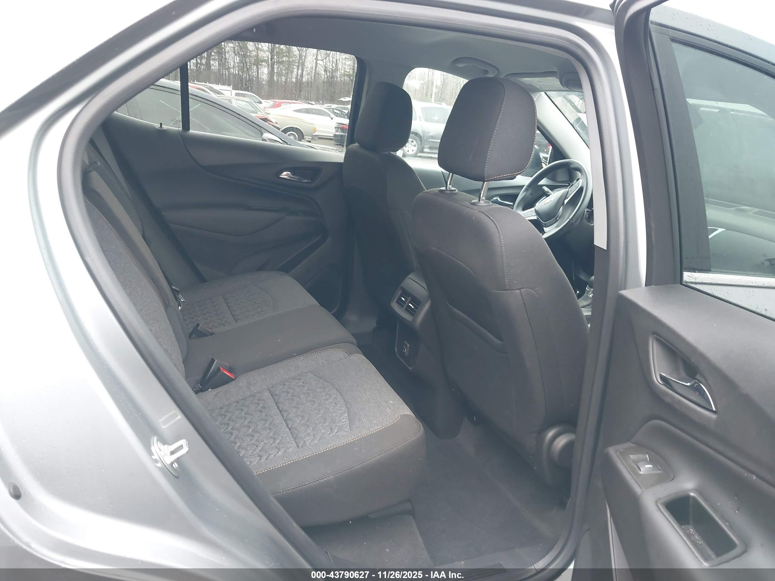CHEVROLET EQUINOX image 8