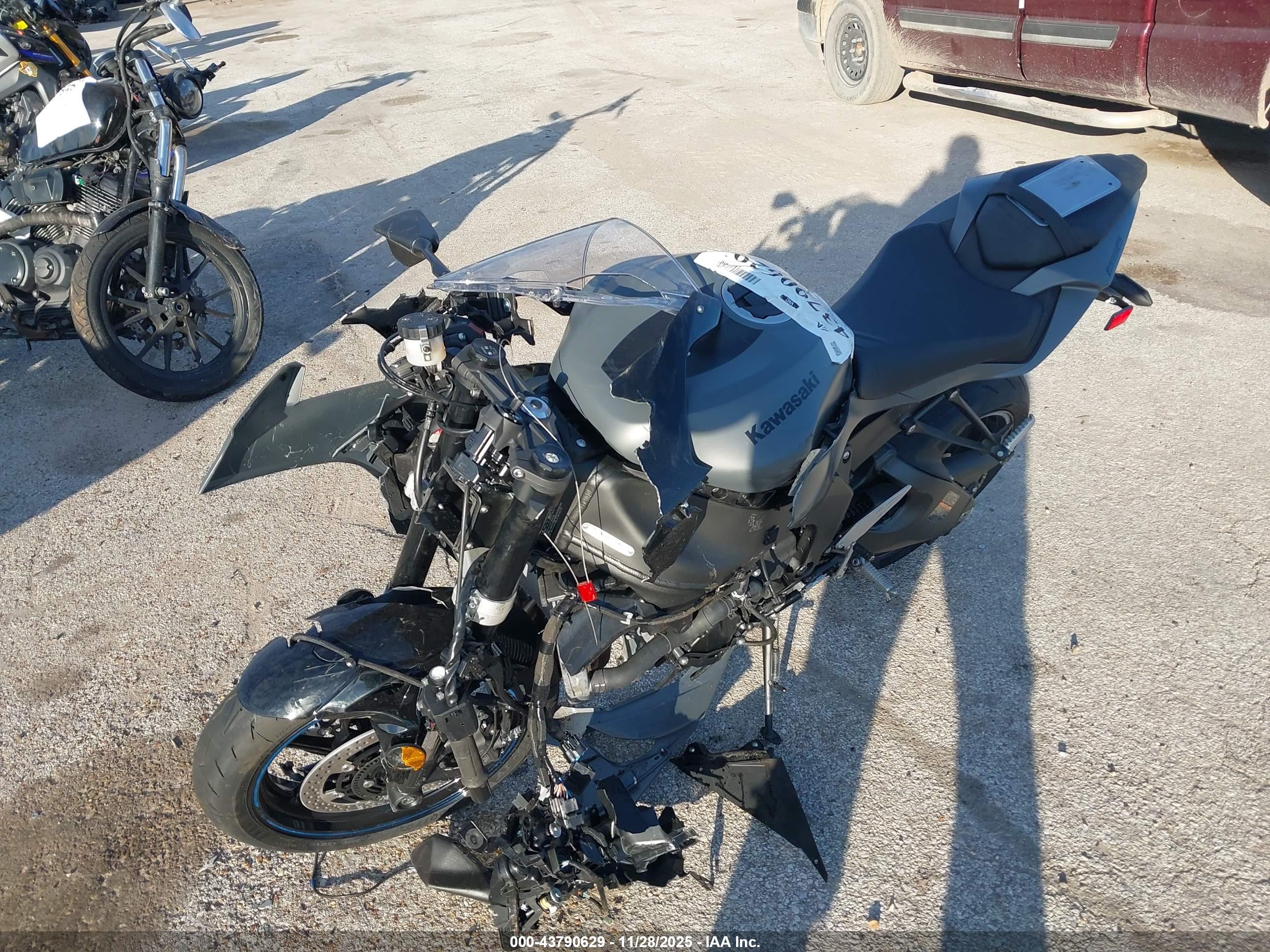 KAWASAKI ZX636 image 2