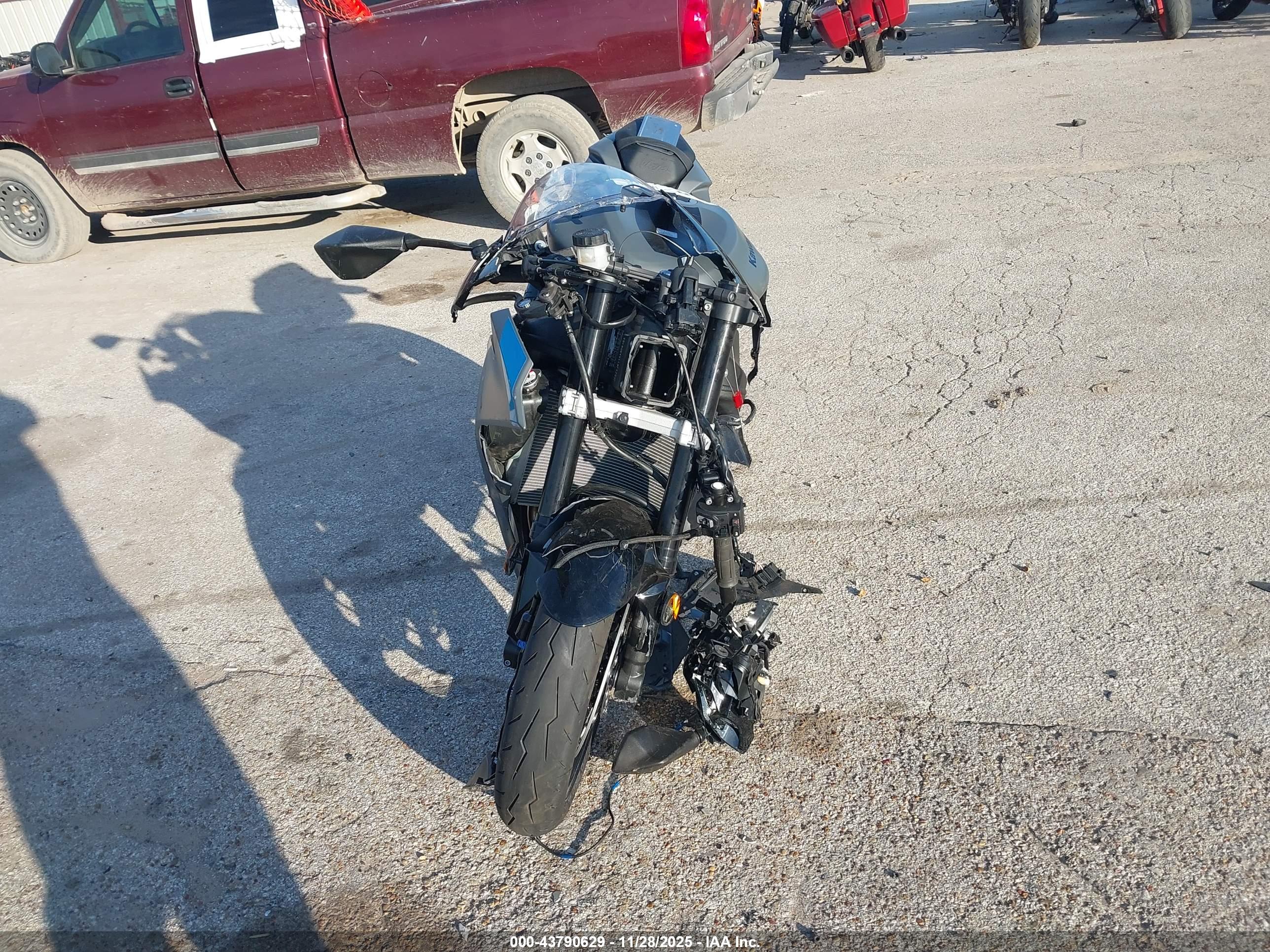 KAWASAKI ZX636 image 5