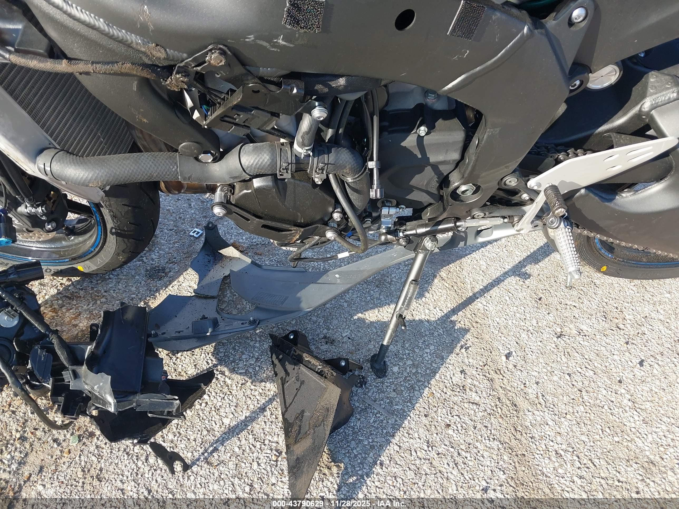 KAWASAKI ZX636 image 9