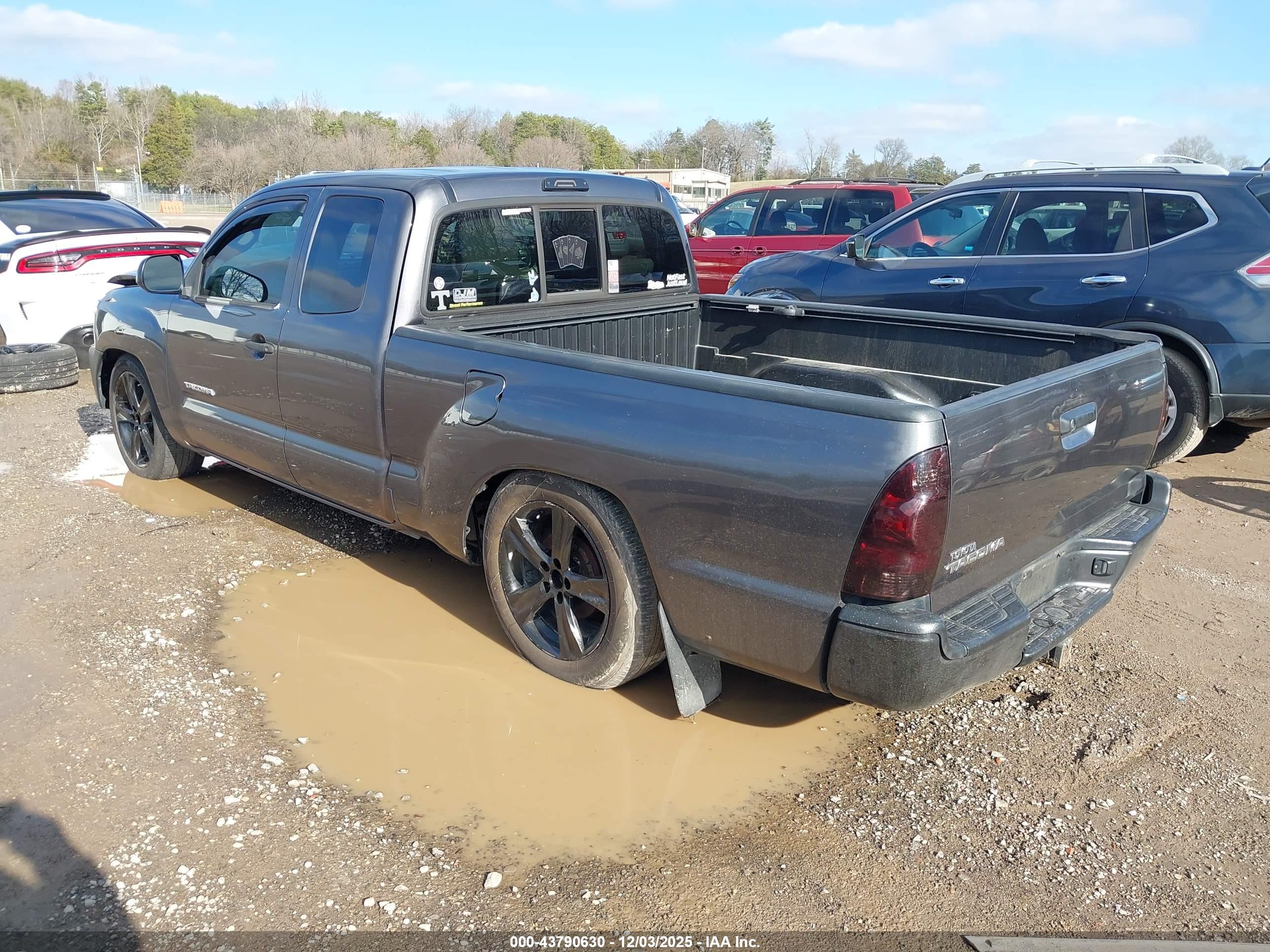 TOYOTA TACOMA image 3