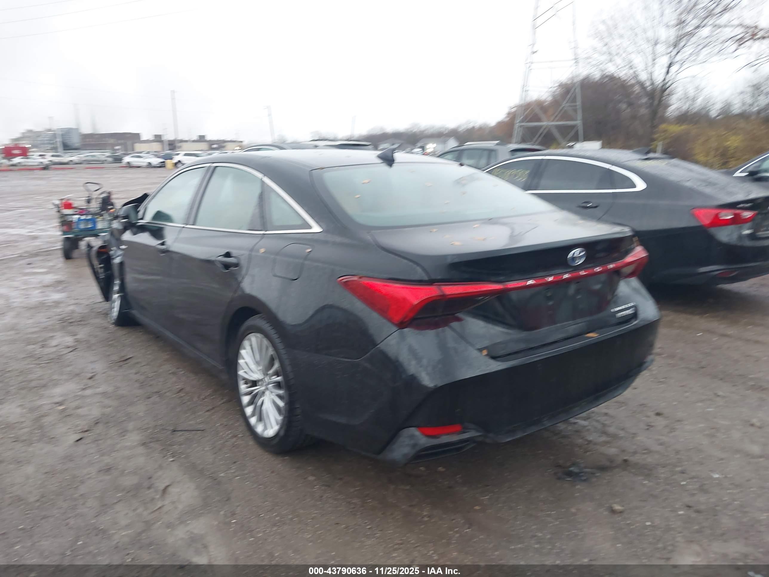 TOYOTA AVALON image 3