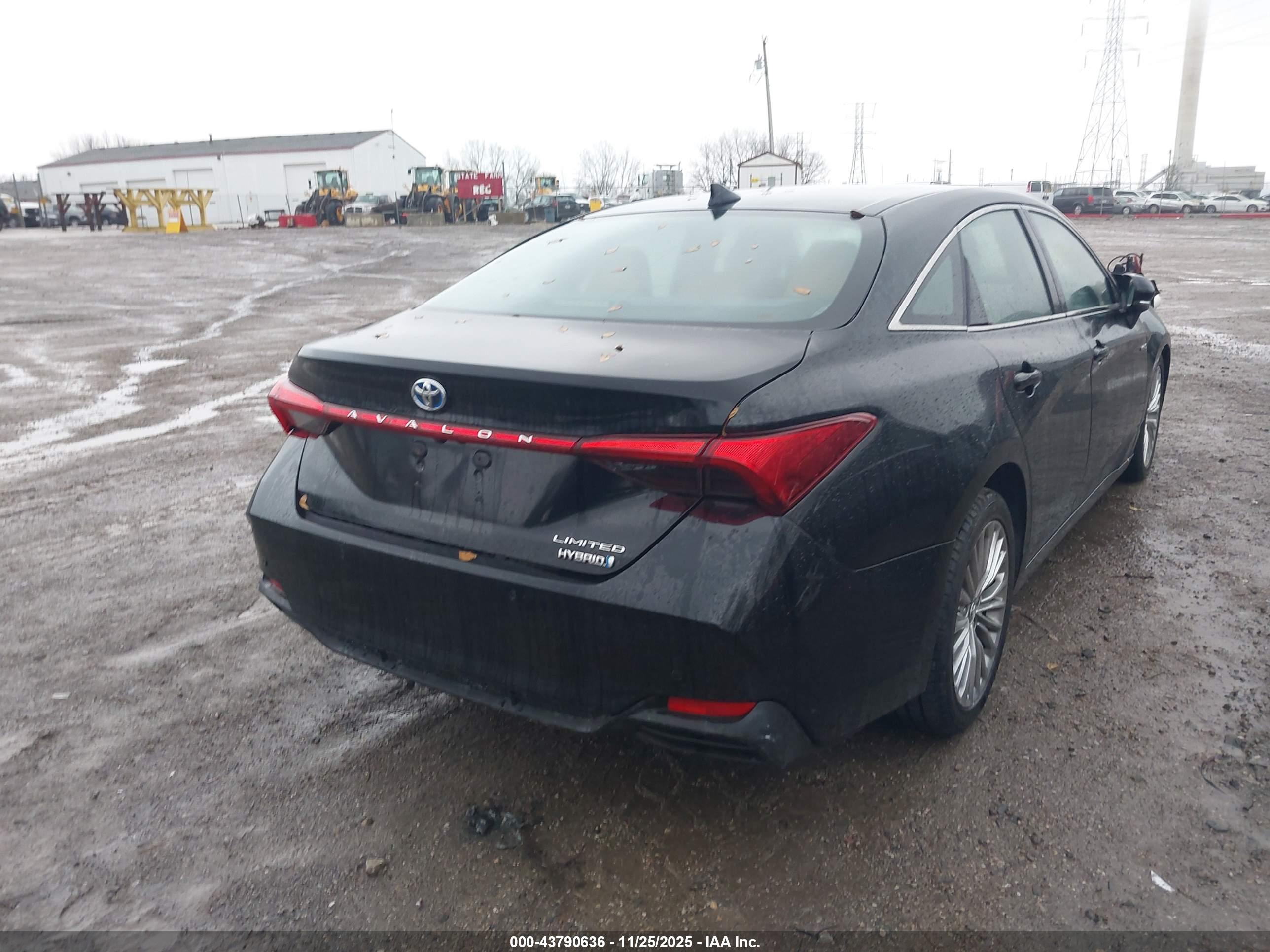 TOYOTA AVALON image 4