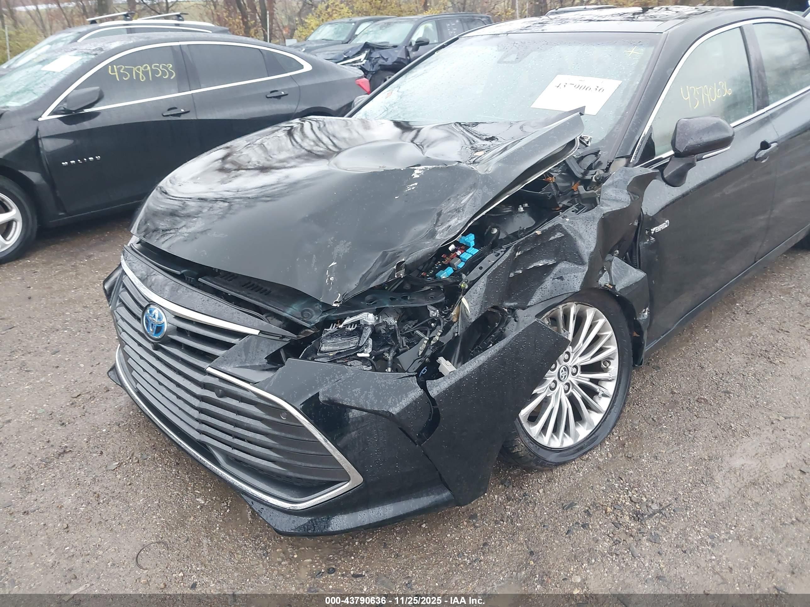TOYOTA AVALON image 6