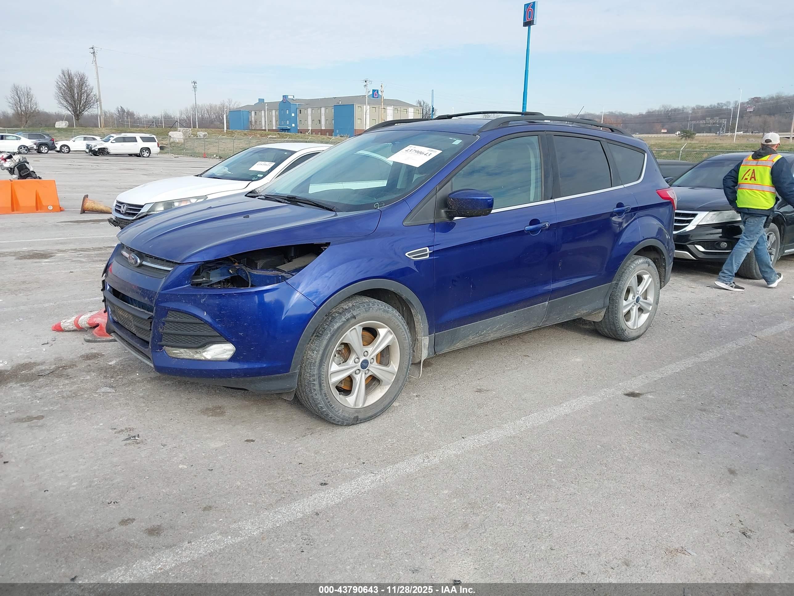 FORD ESCAPE image 2