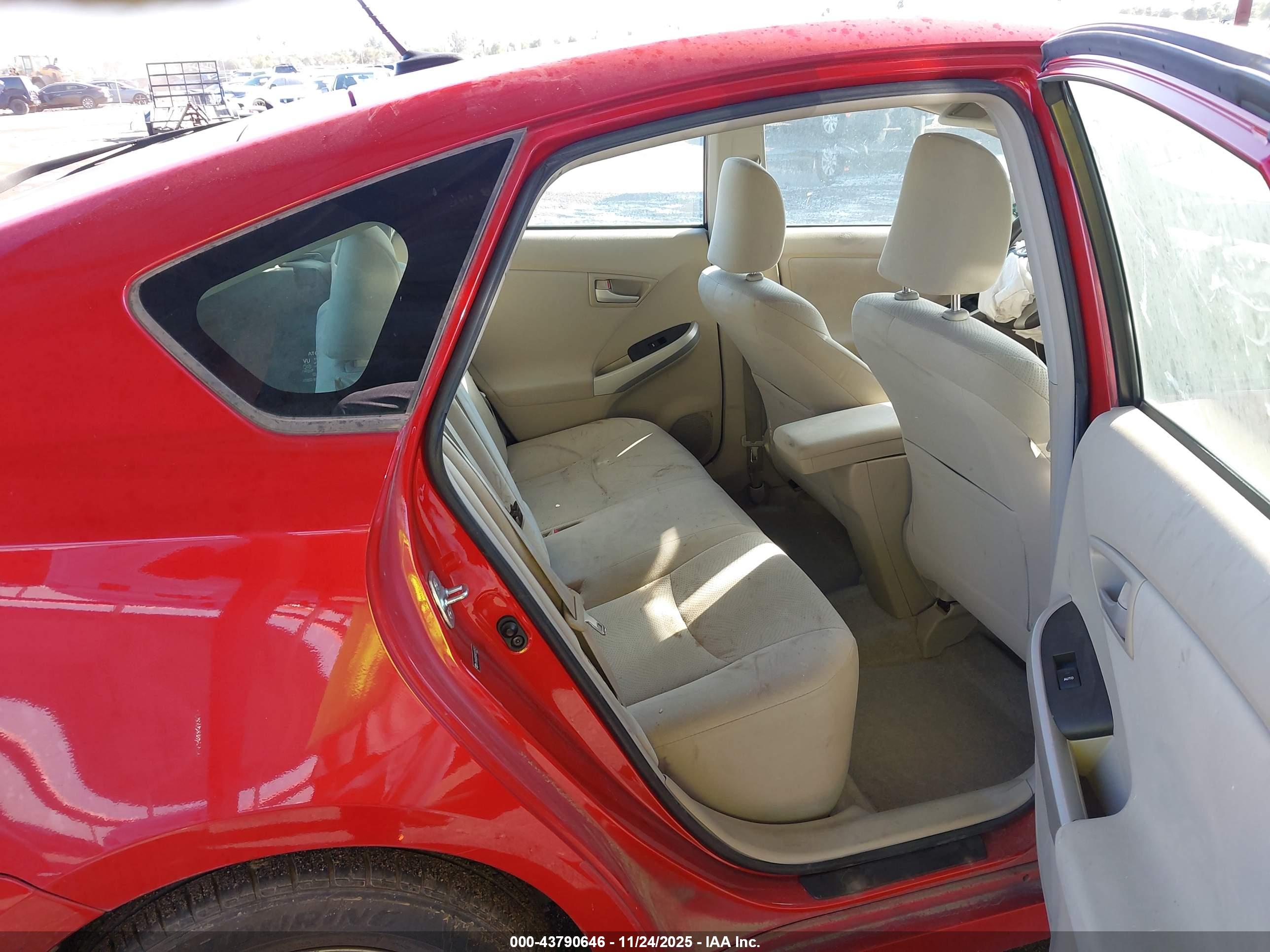 TOYOTA PRIUS image 8