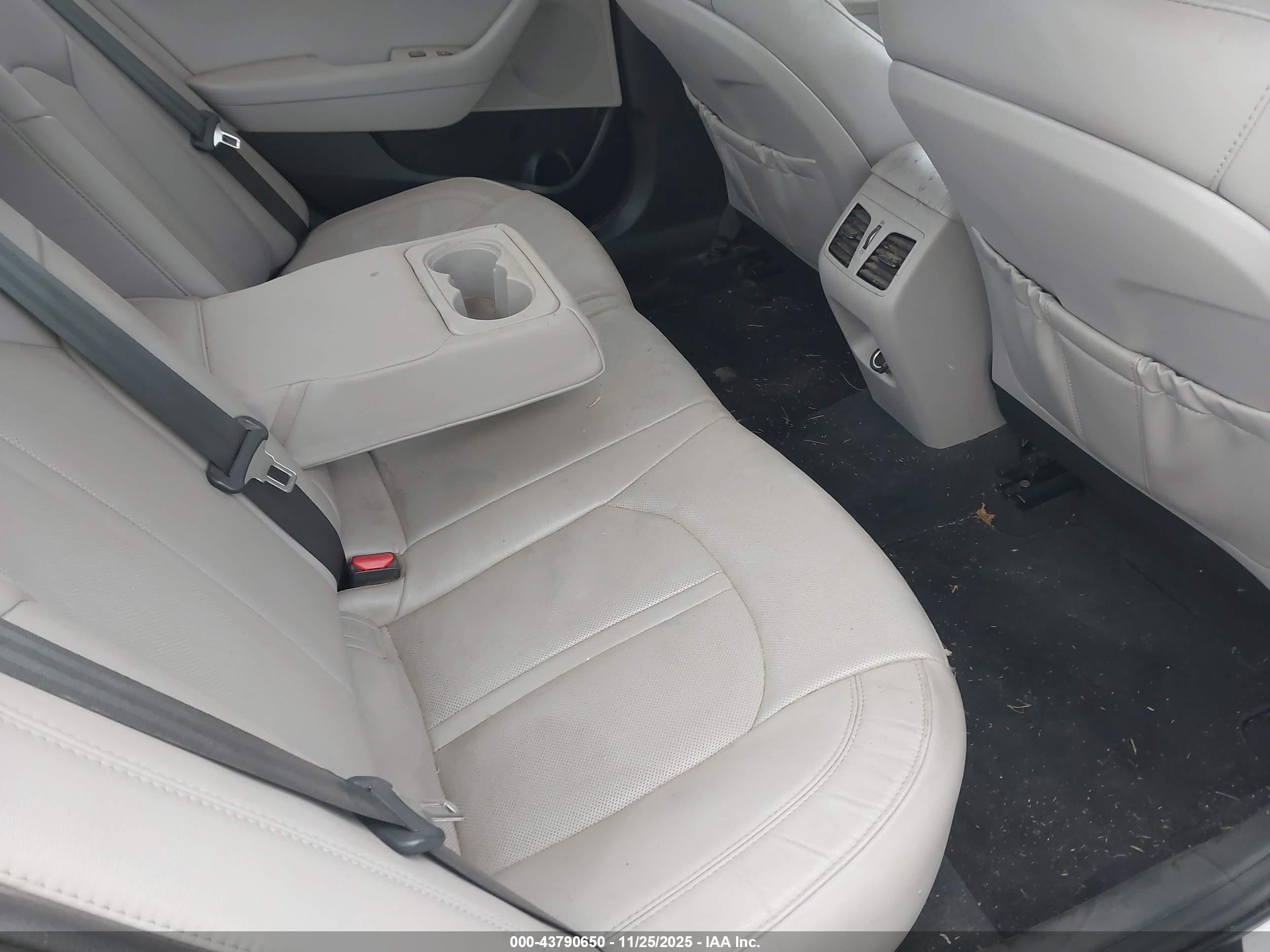 HYUNDAI SONATA image 8