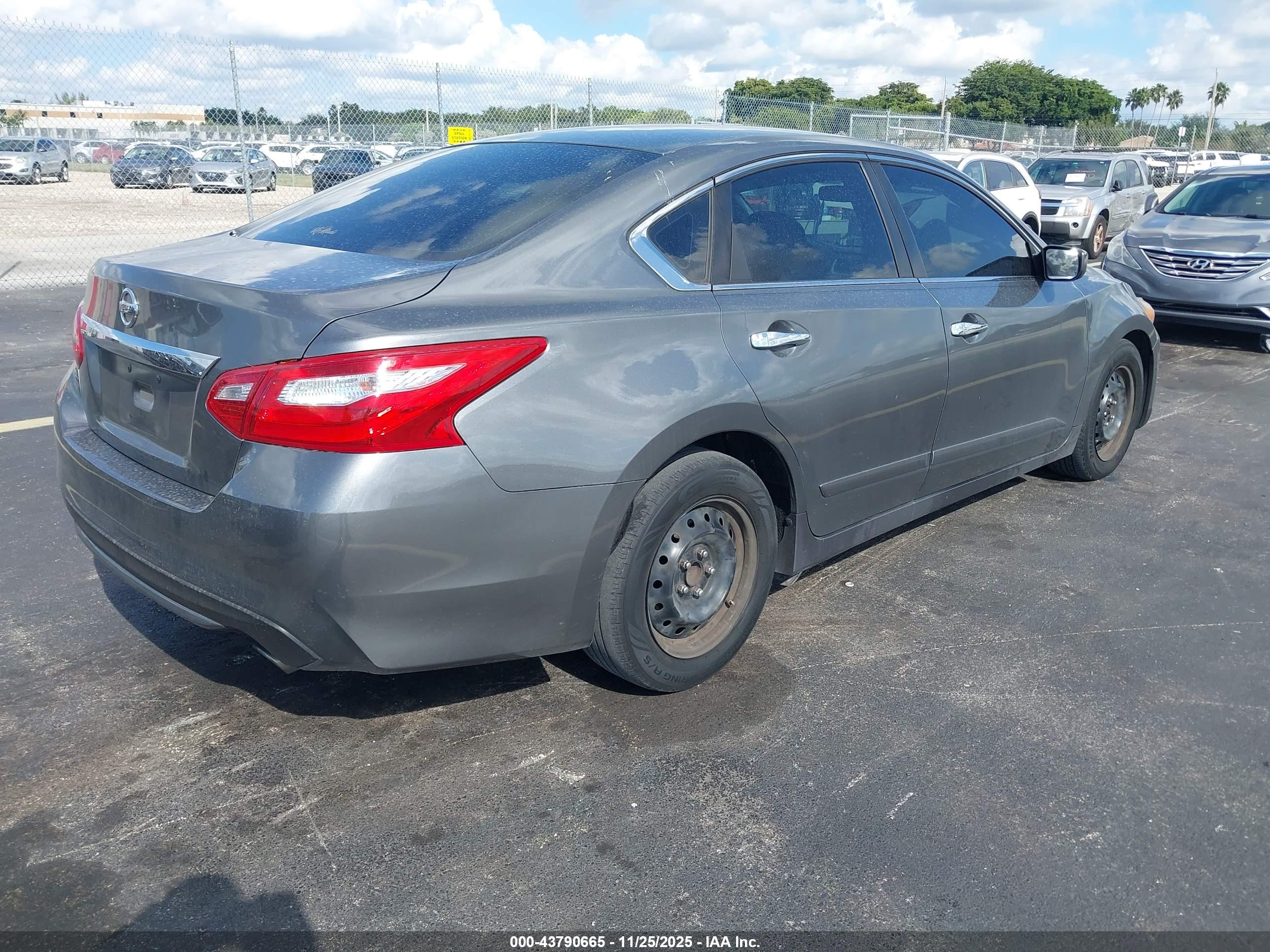 NISSAN ALTIMA image 4