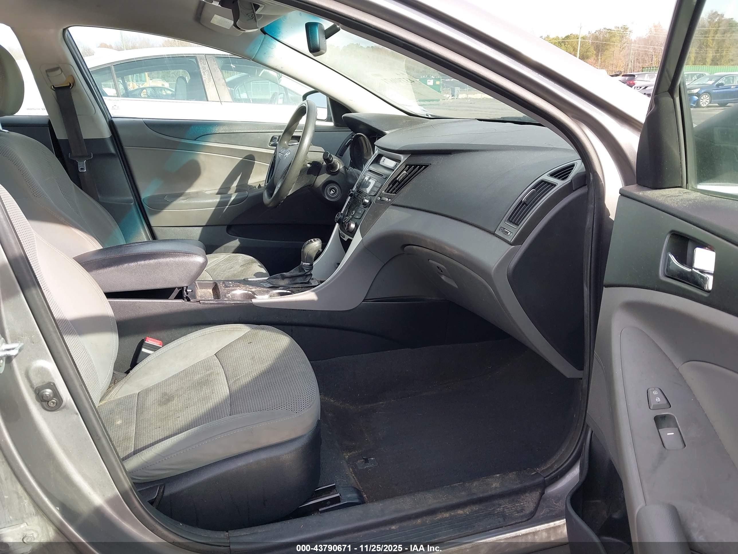 HYUNDAI SONATA image 5
