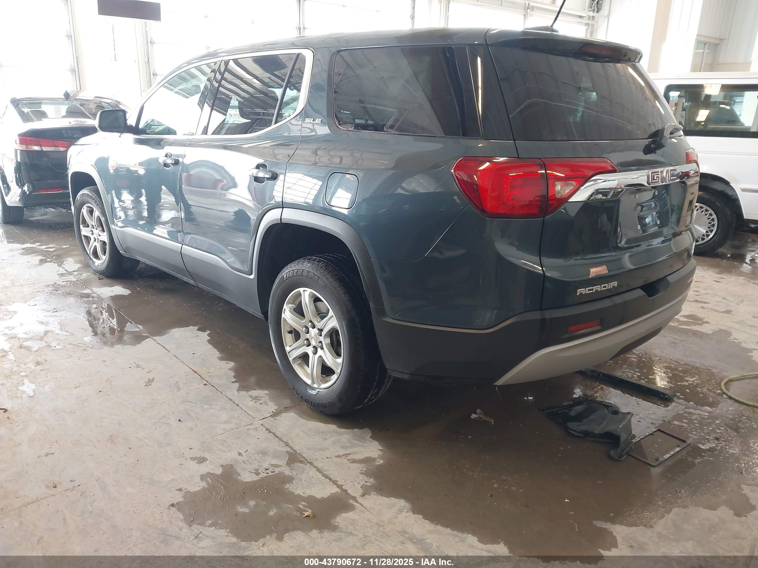 GMC ACADIA image 3