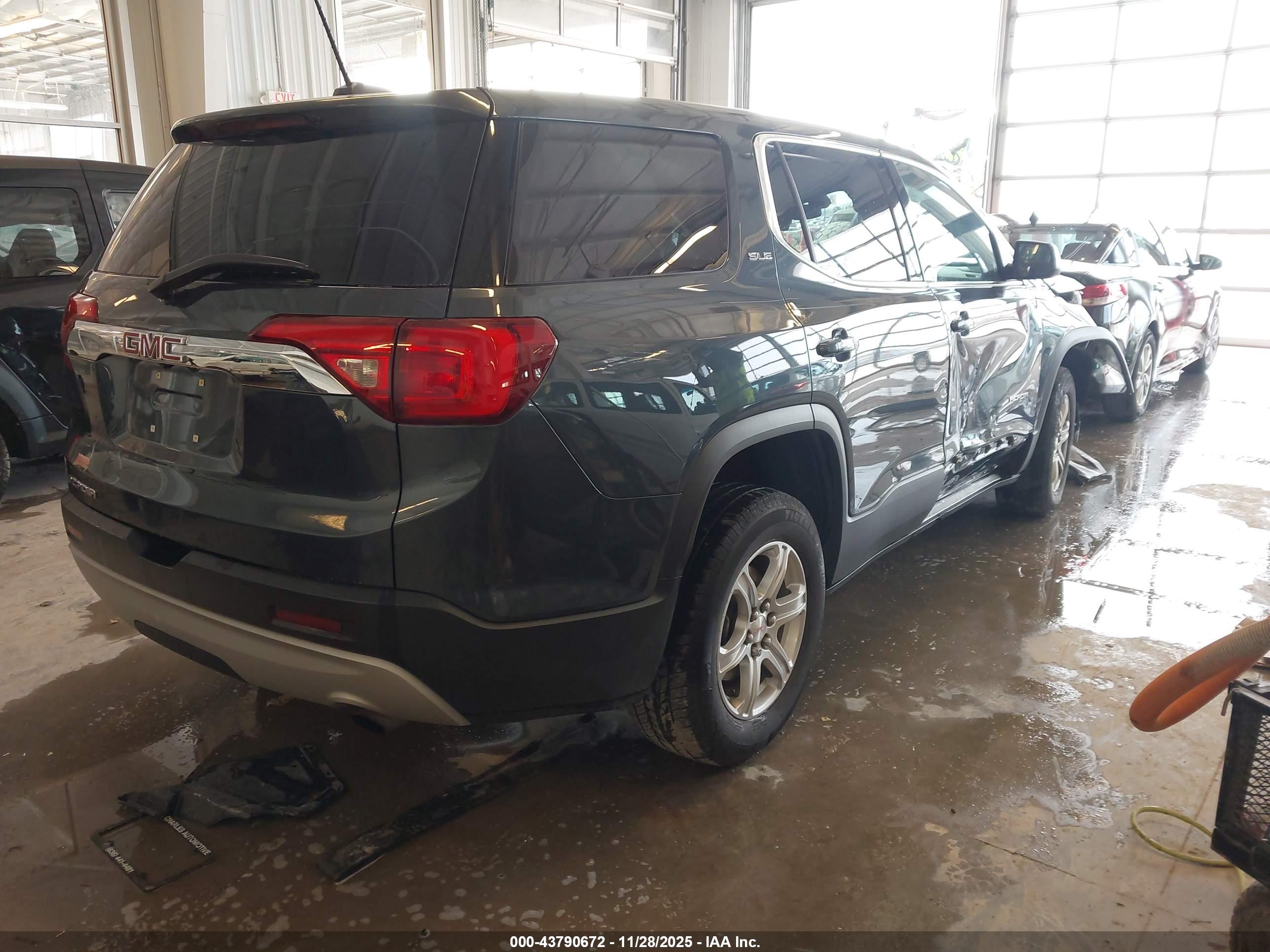 GMC ACADIA image 4