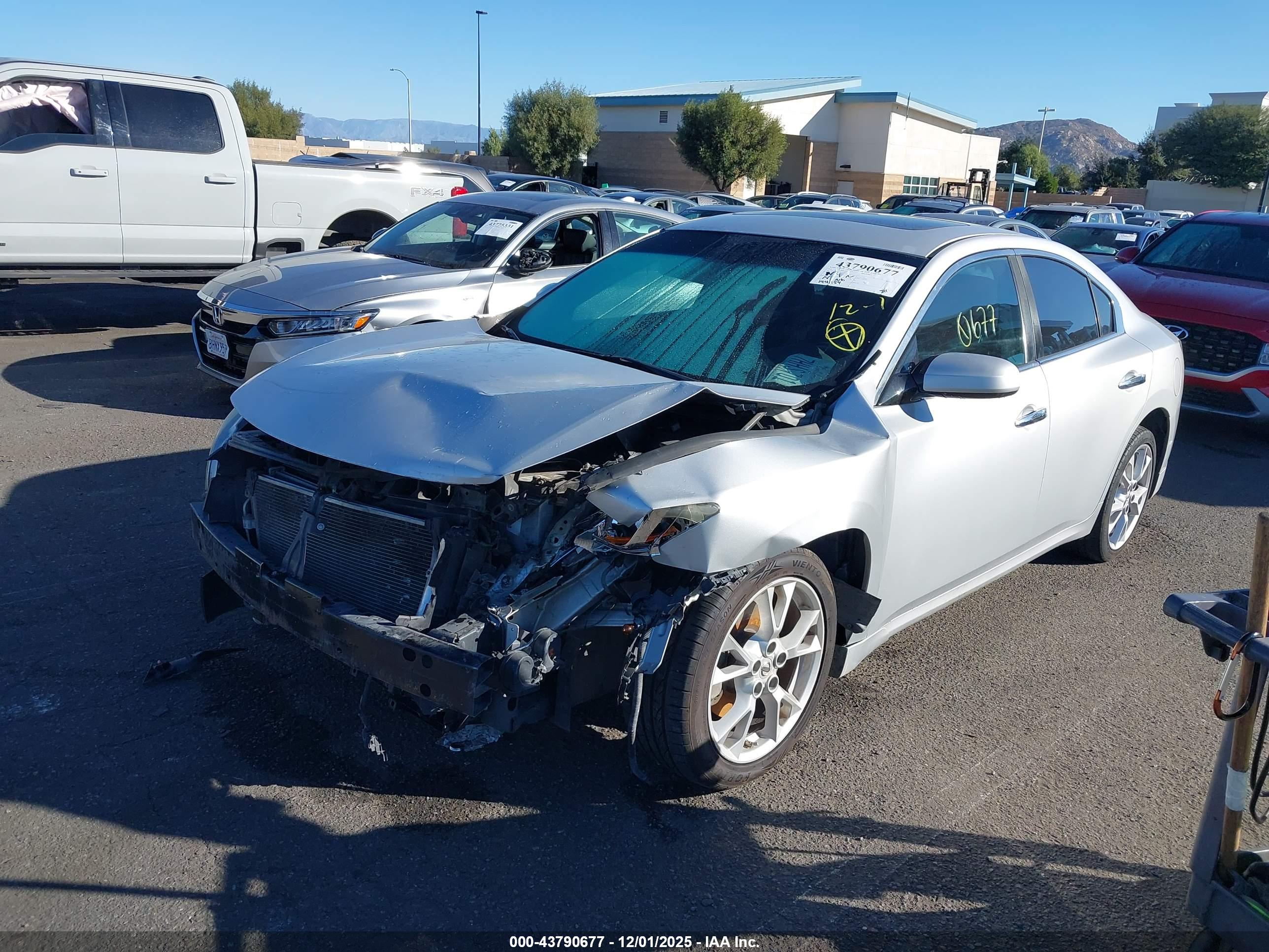 NISSAN MAXIMA image 2
