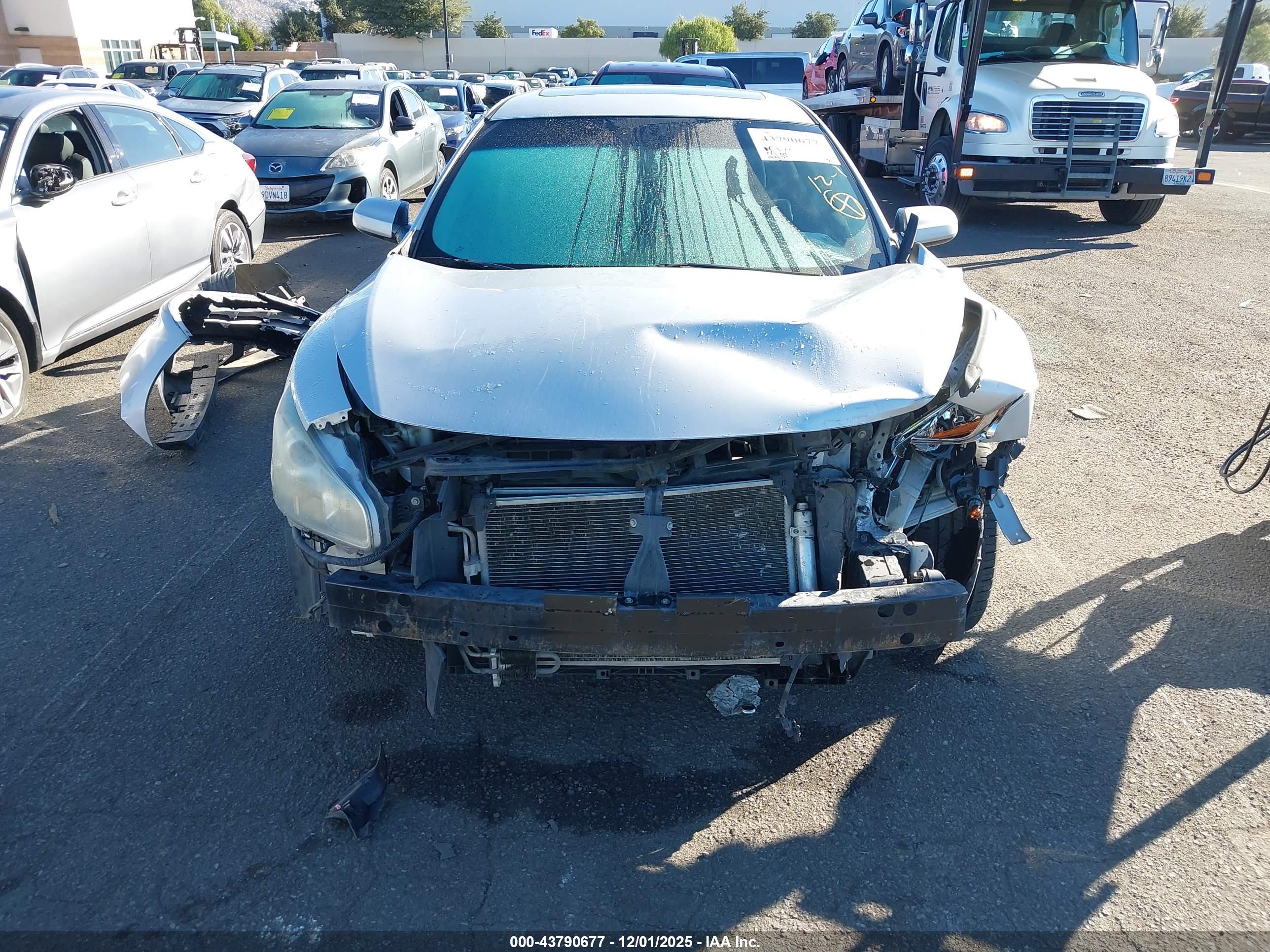 NISSAN MAXIMA image 6