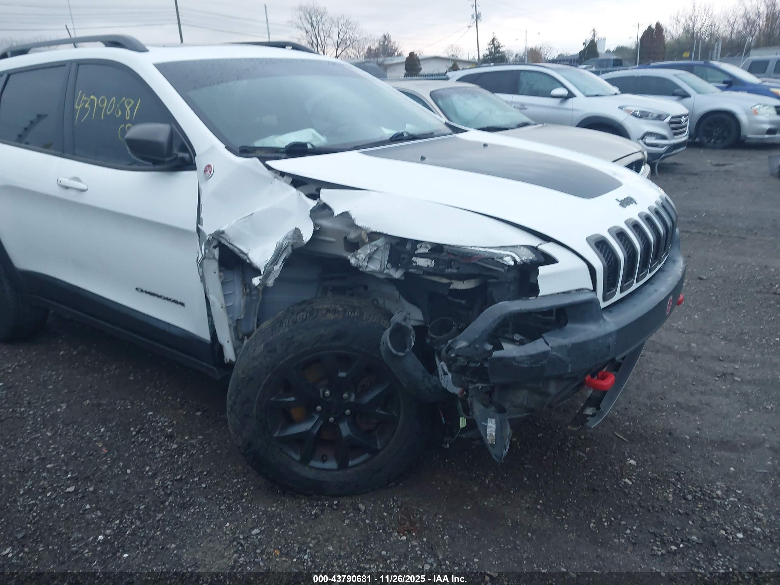 JEEP CHEROKEE image 6