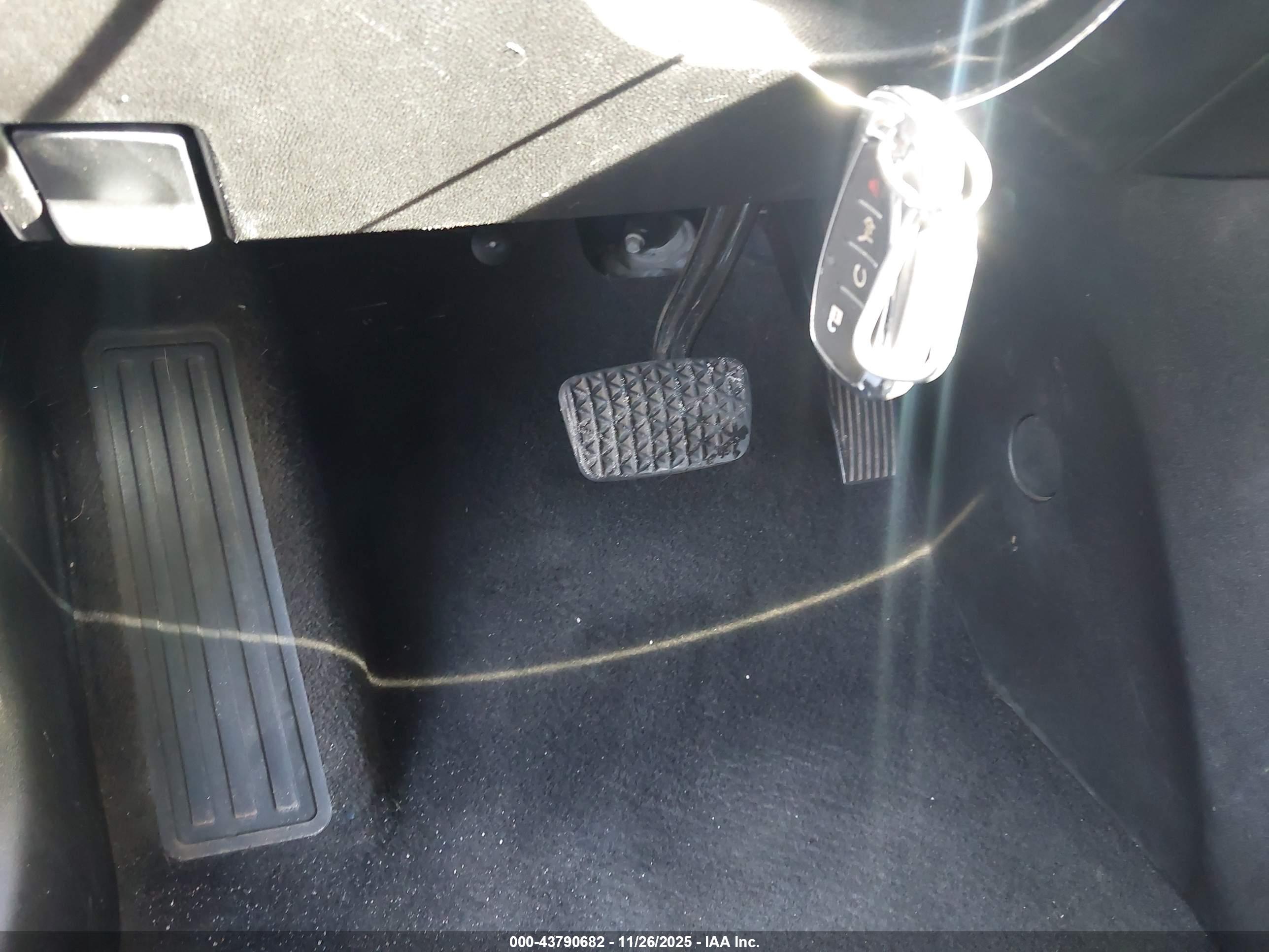CHEVROLET EQUINOX image 11