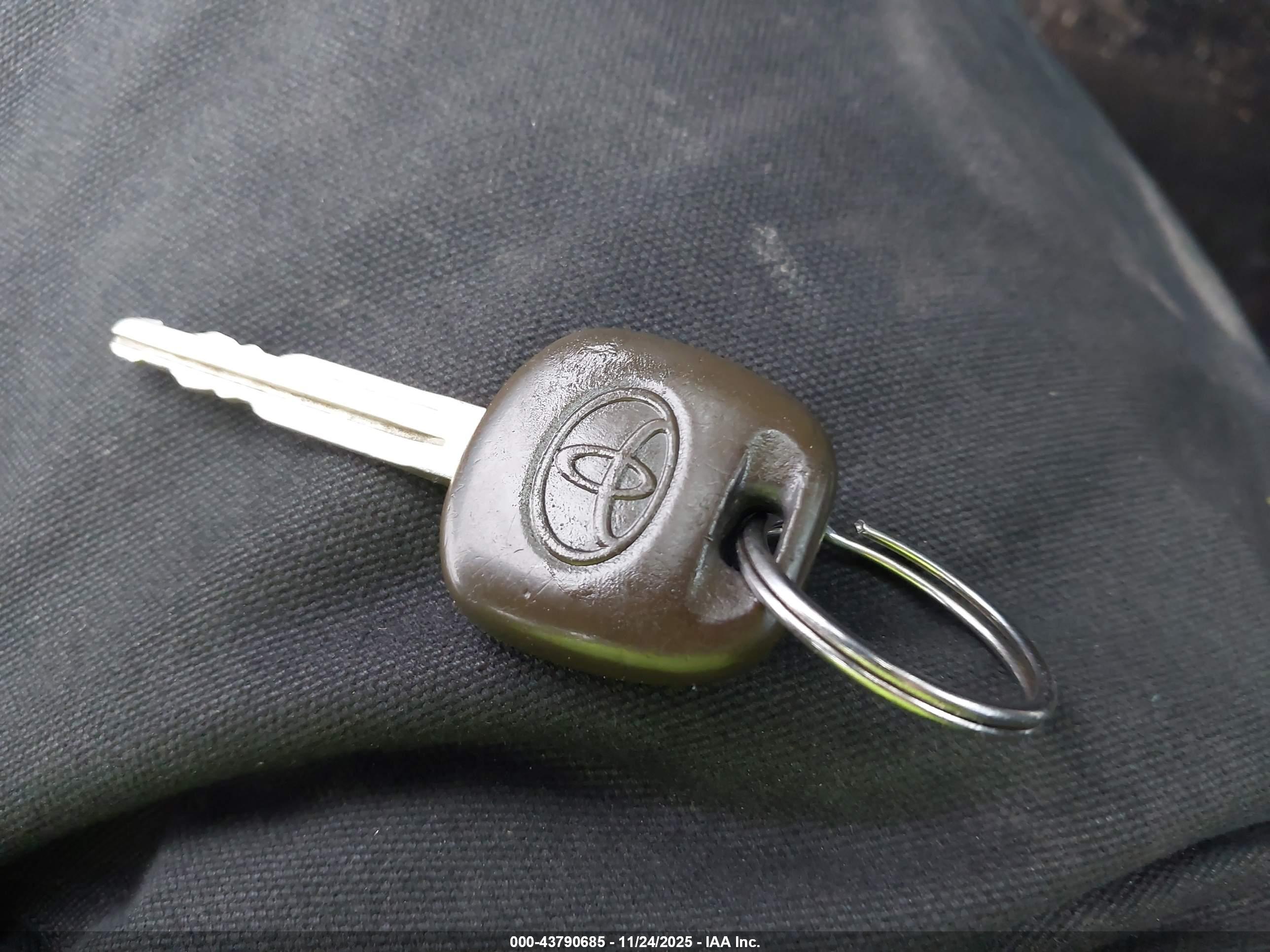 TOYOTA COROLLA image 11