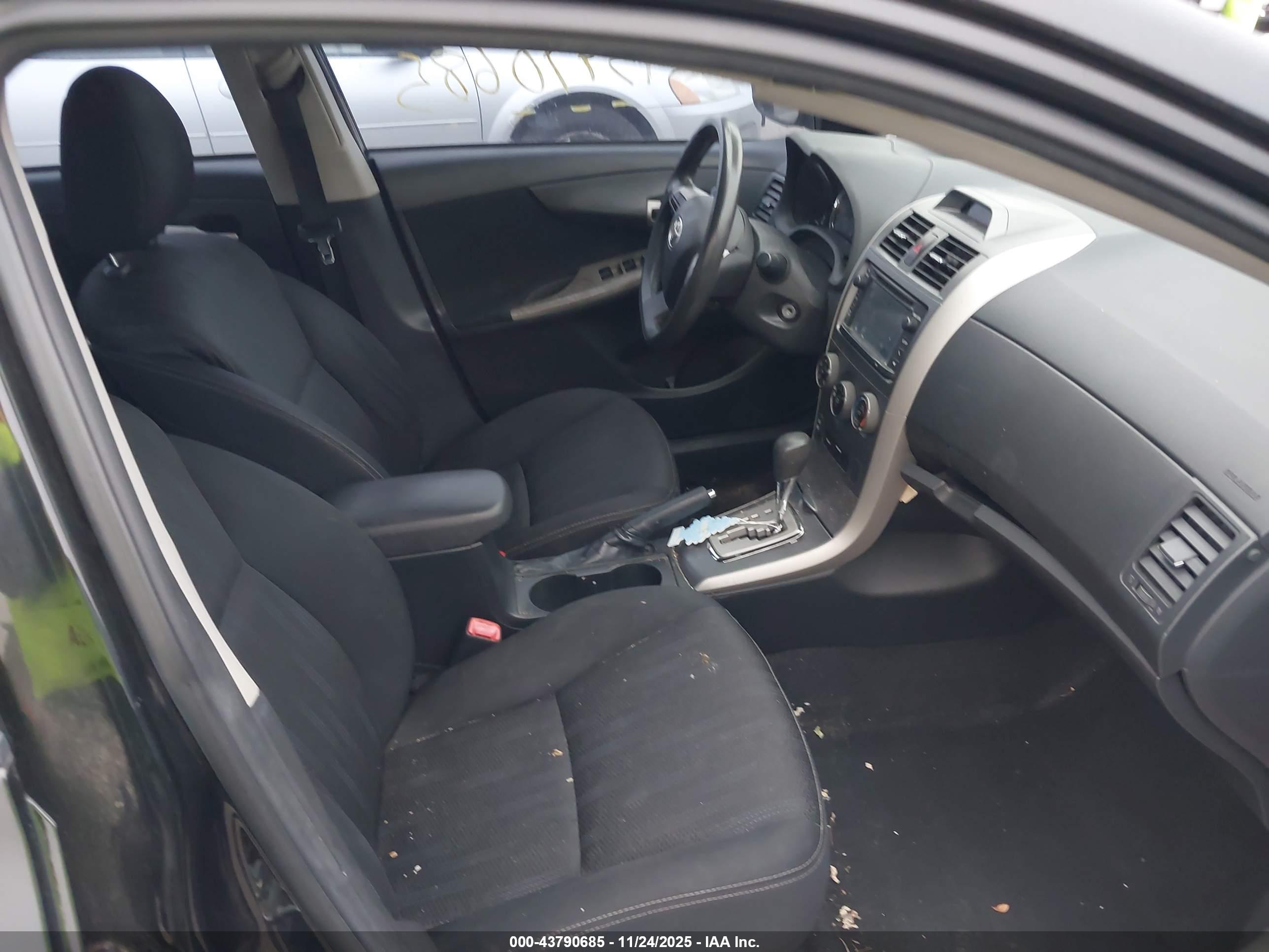 TOYOTA COROLLA image 5