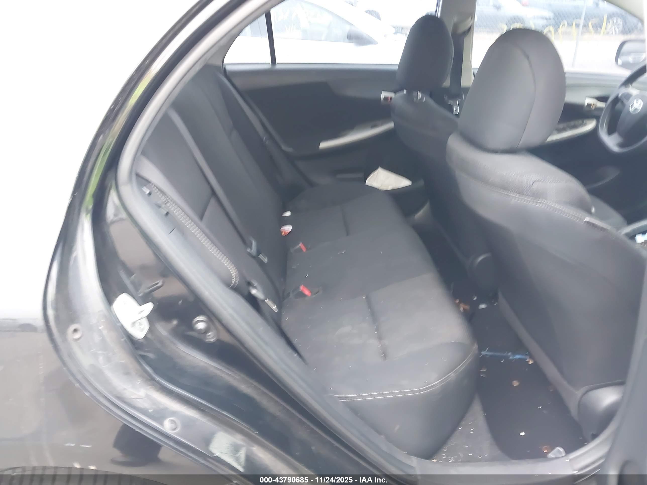 TOYOTA COROLLA image 8
