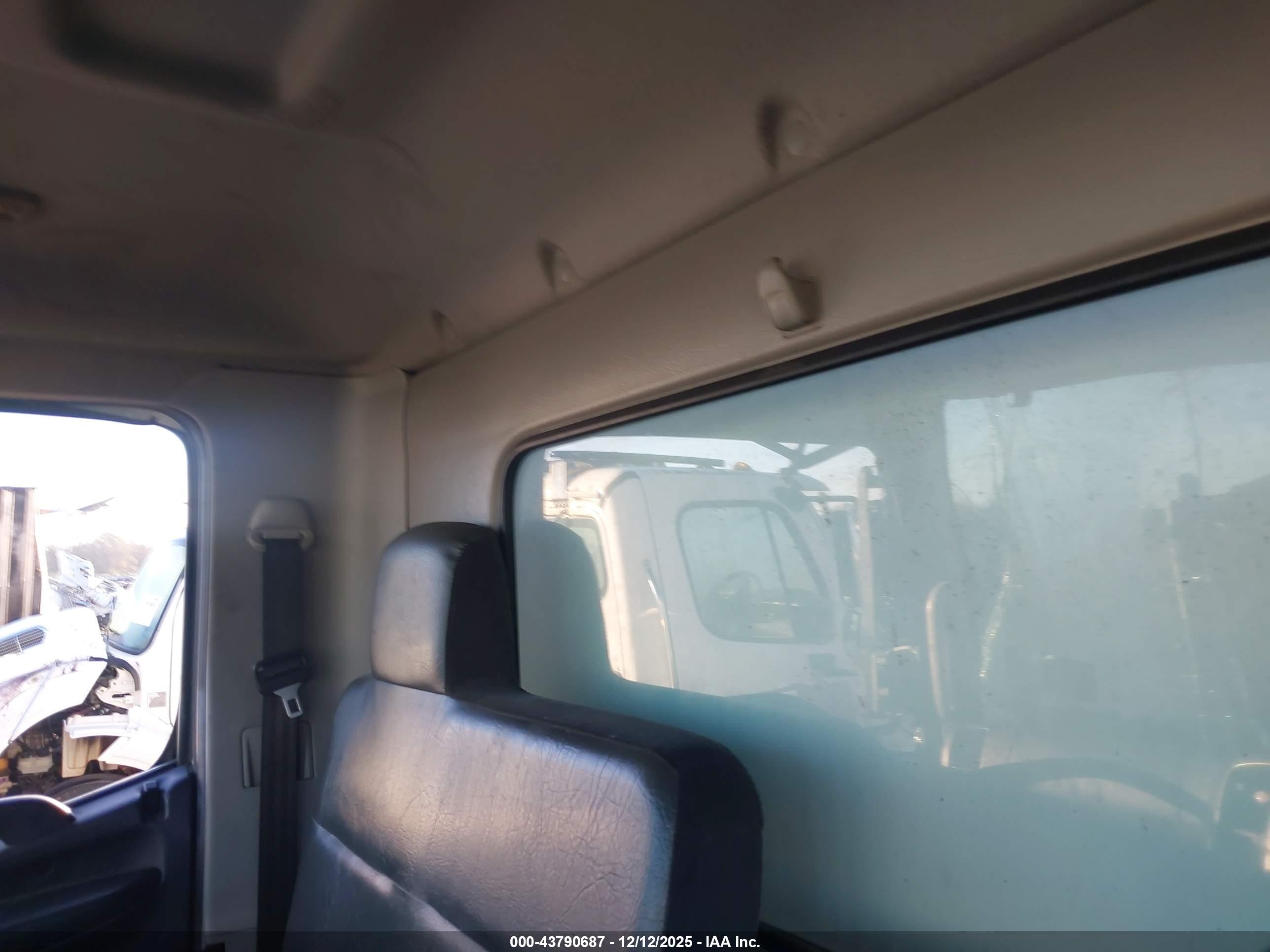 HINO 258/268 image 7