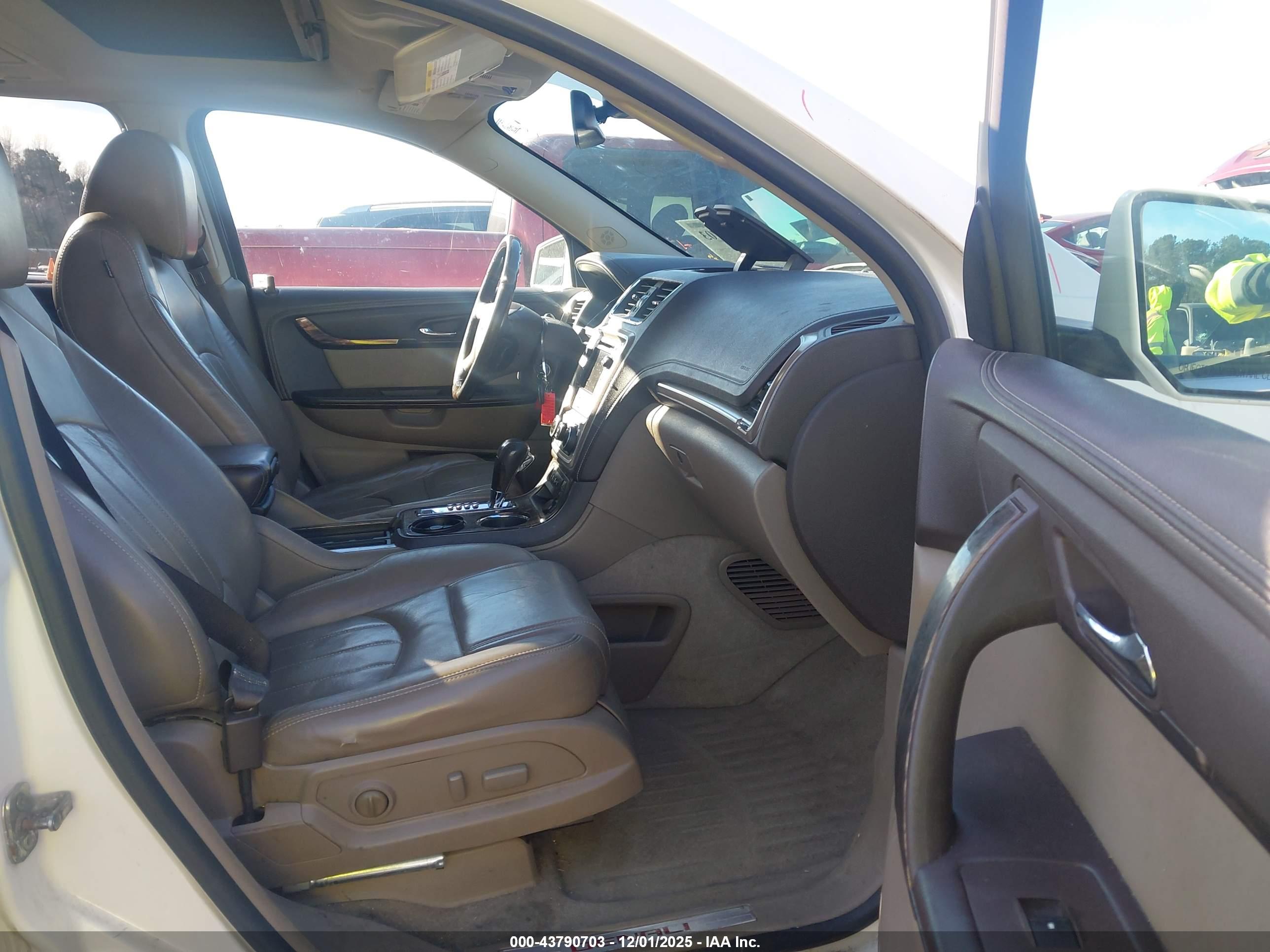 GMC ACADIA image 5