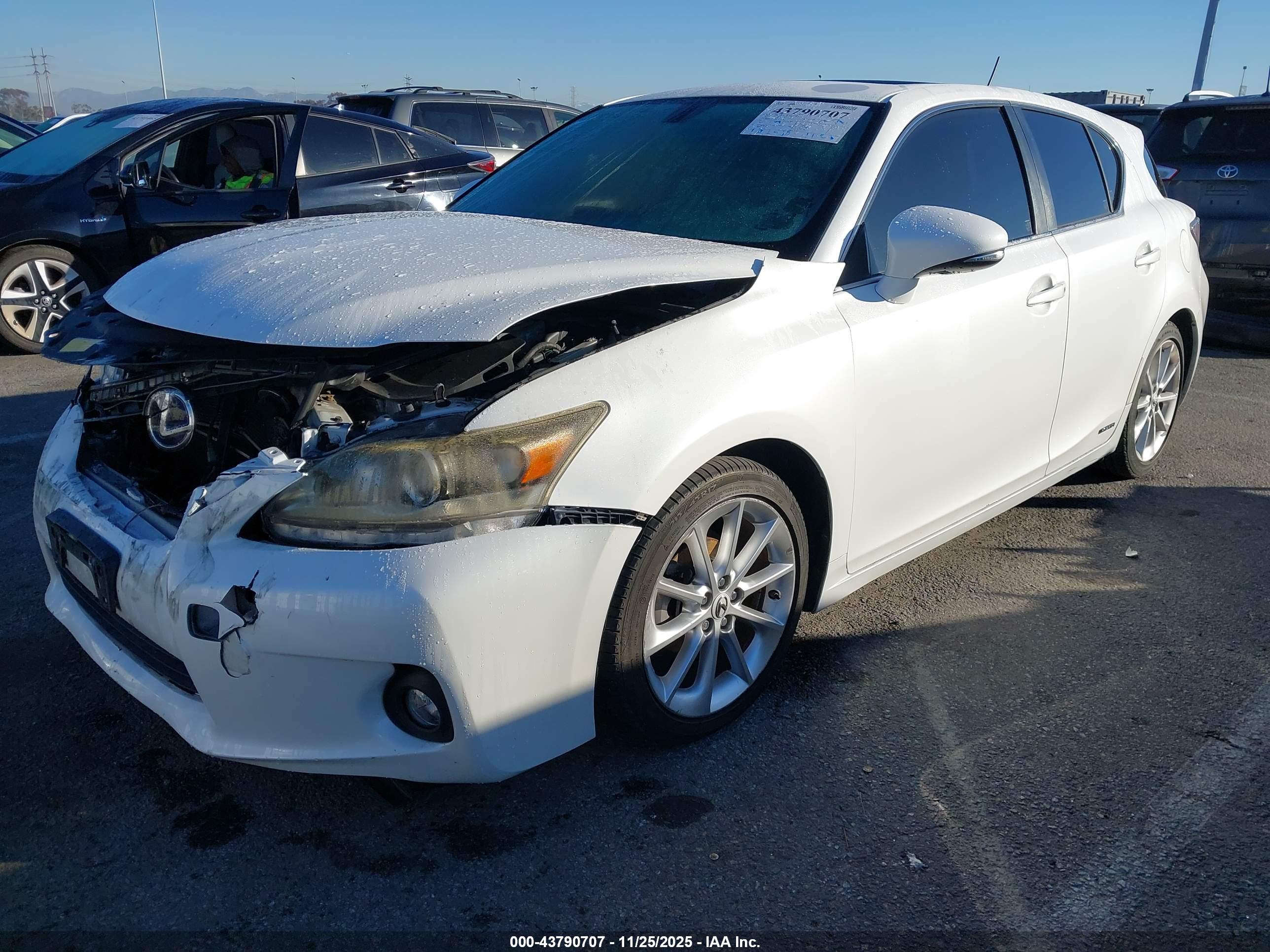 LEXUS CT image 2