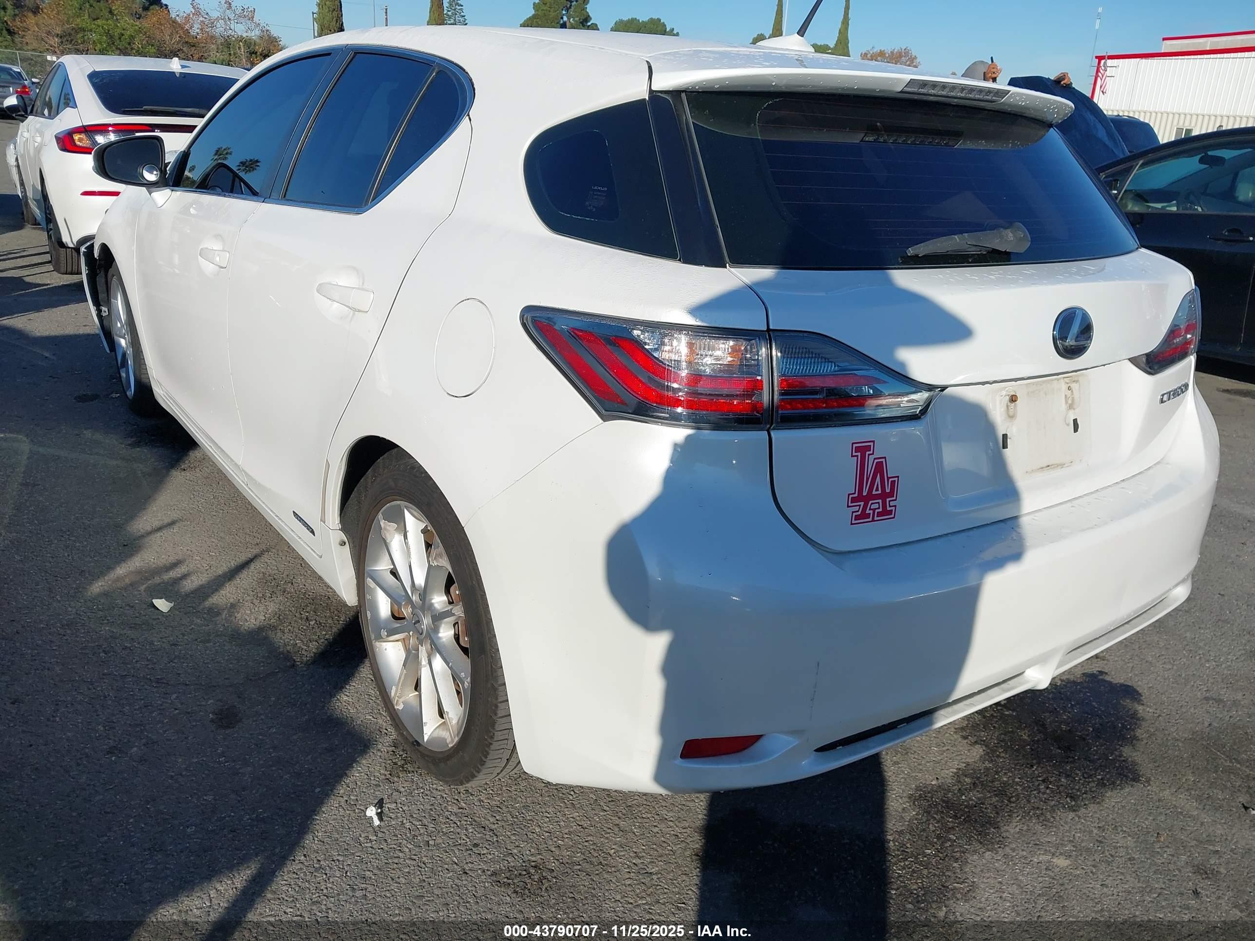 LEXUS CT image 3
