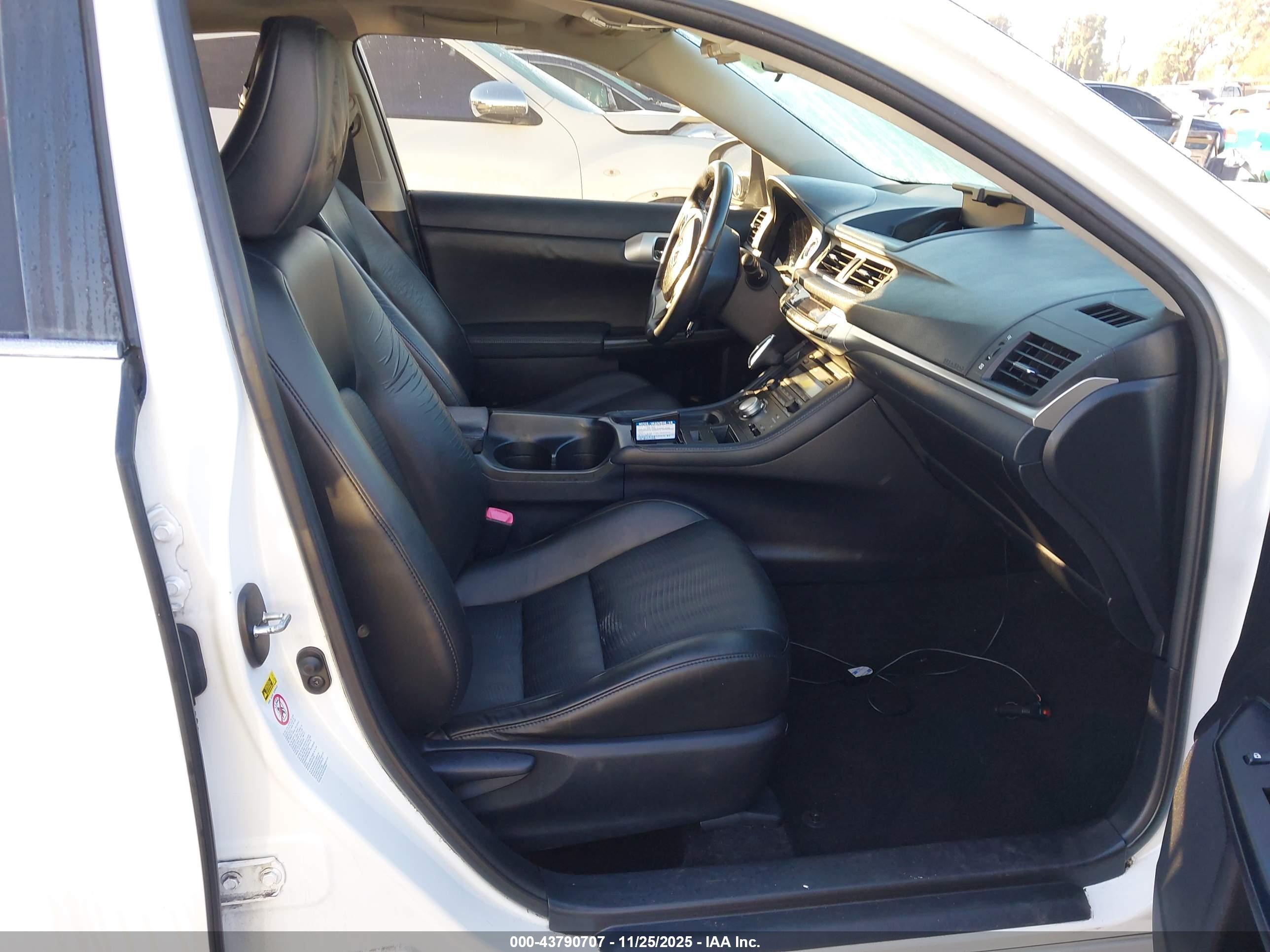 LEXUS CT image 5