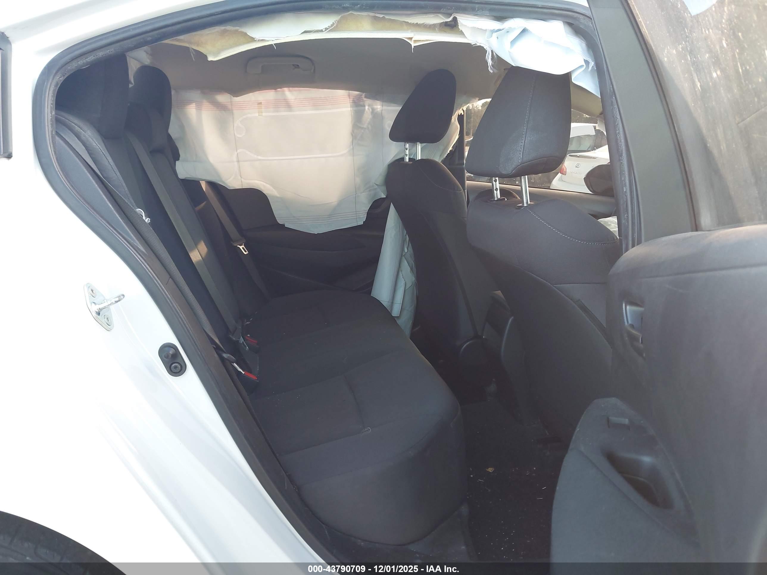TOYOTA COROLLA image 8