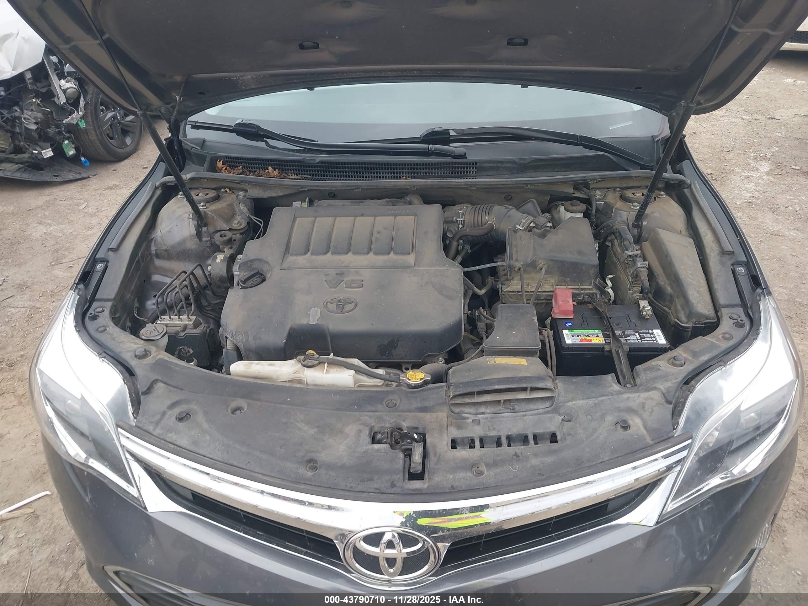 TOYOTA AVALON image 10
